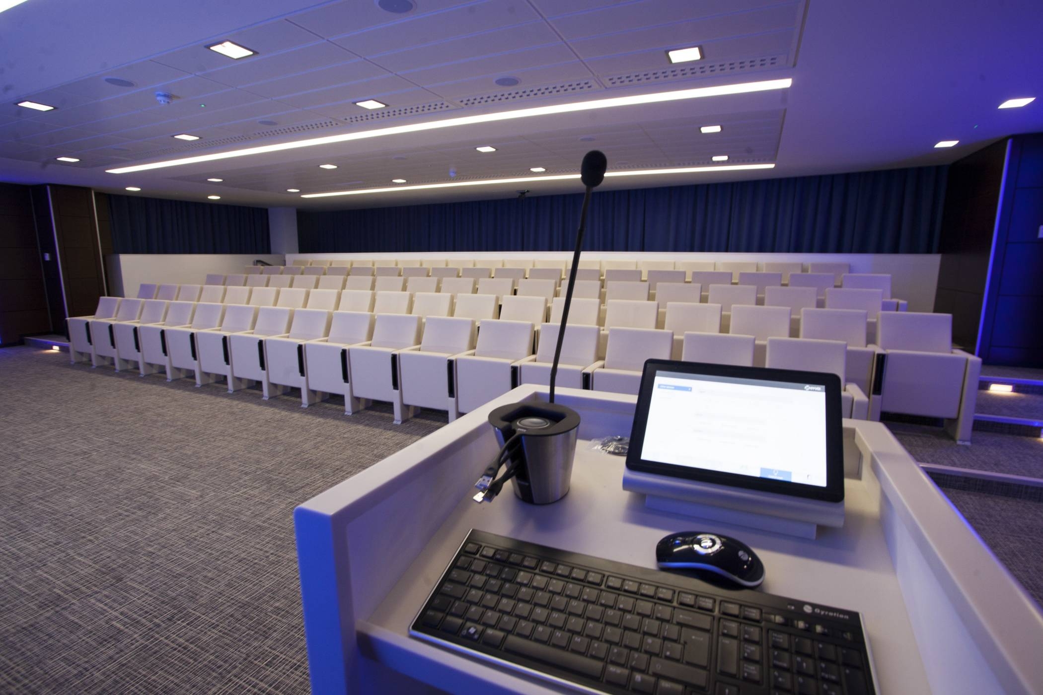 Audit 10 Side Feet Auditorium Seat