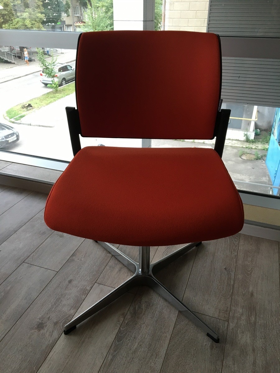 Aura Visitor Chair, 4-star Base