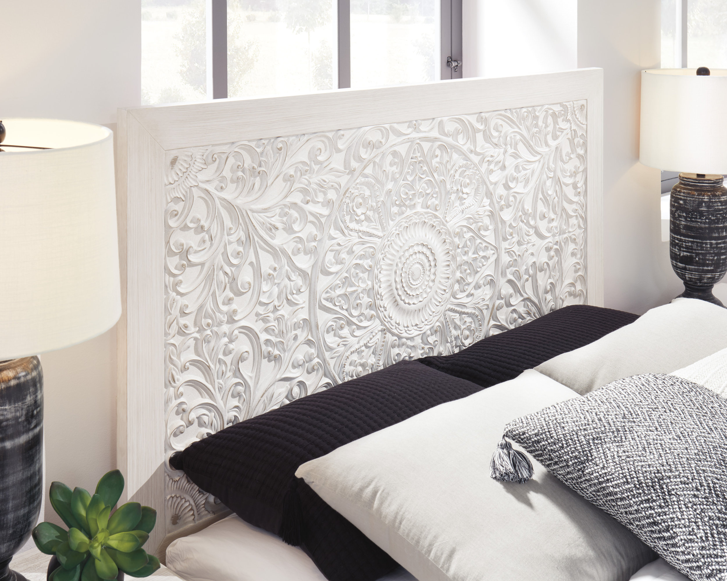 Paxberry MDF Panel Bed, Quenn Size