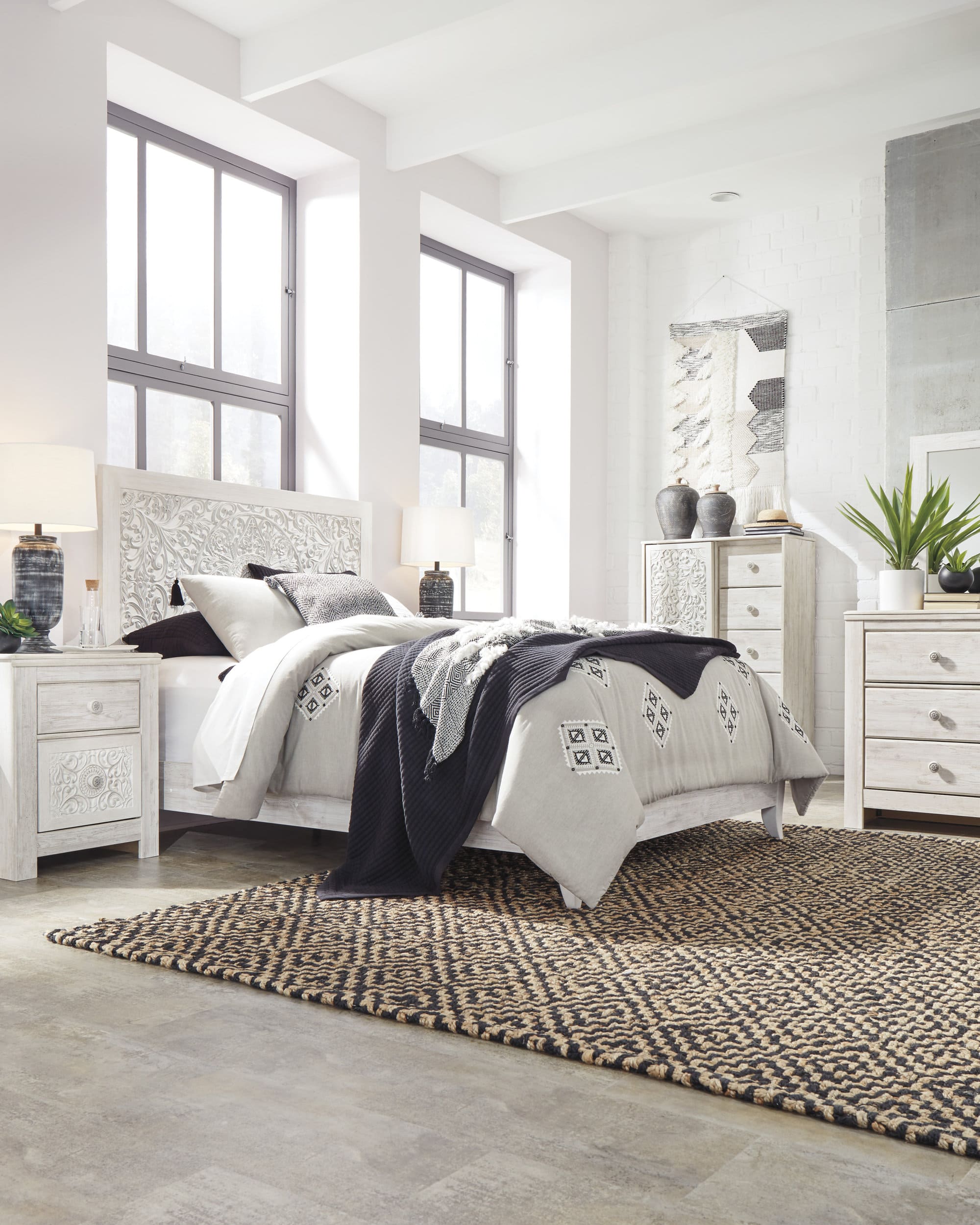 Paxberry MDF Panel Bed, Quenn Size