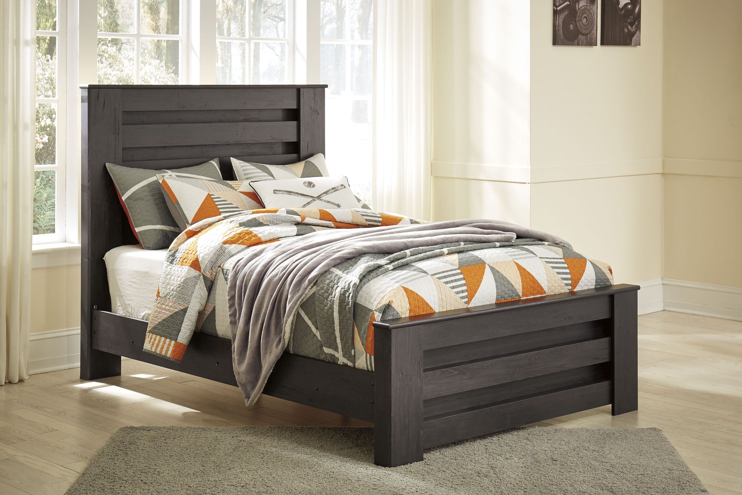 Brinxton MDF/Wood Veneer Panel Bedroom Set