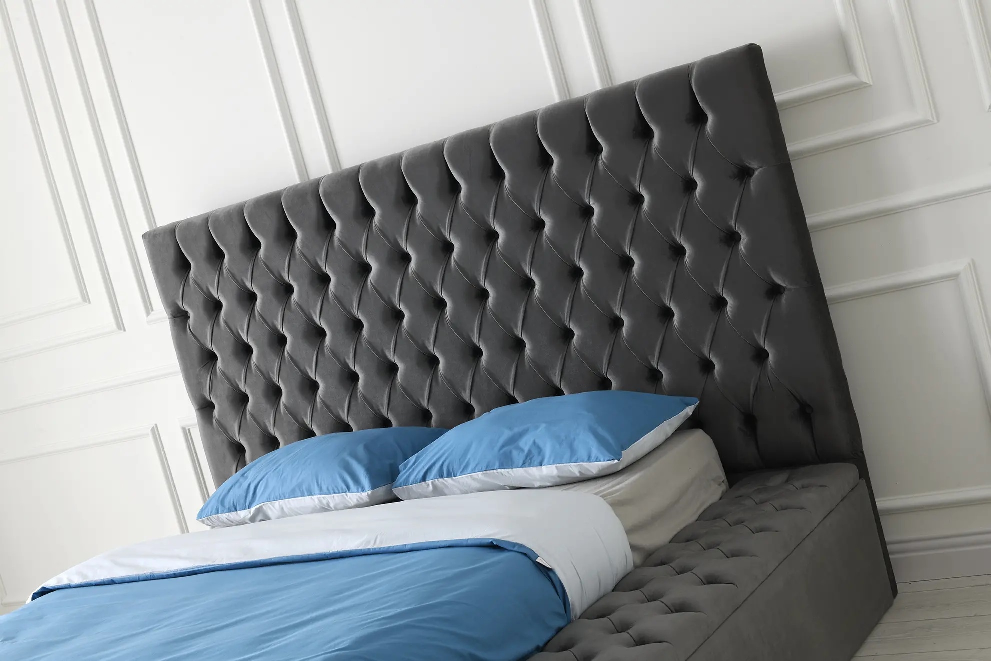 SM Landmark Tufted Fabric Storage Platform King Size Bed