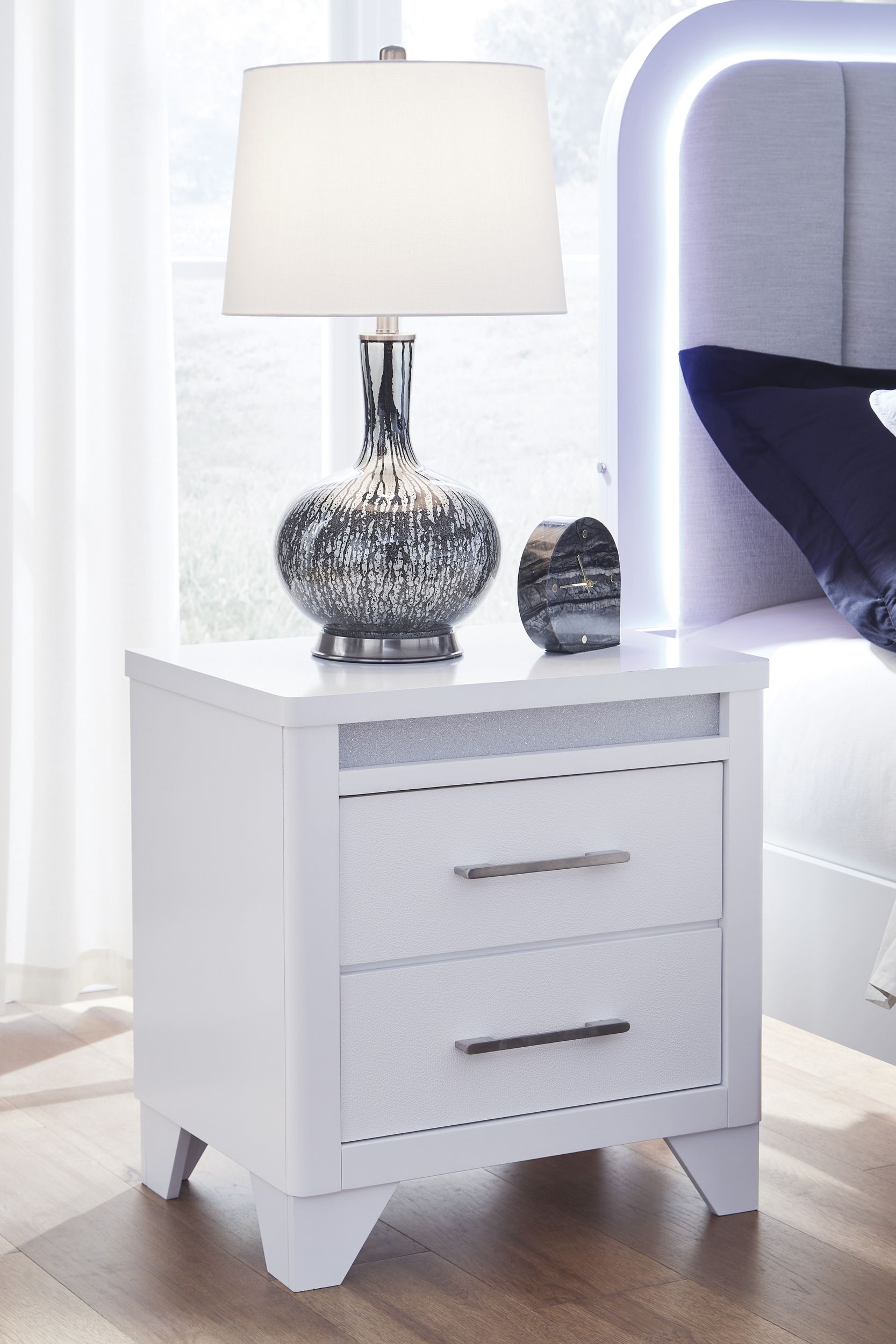 Jarlee Wood Nightstand w/2 Drawers