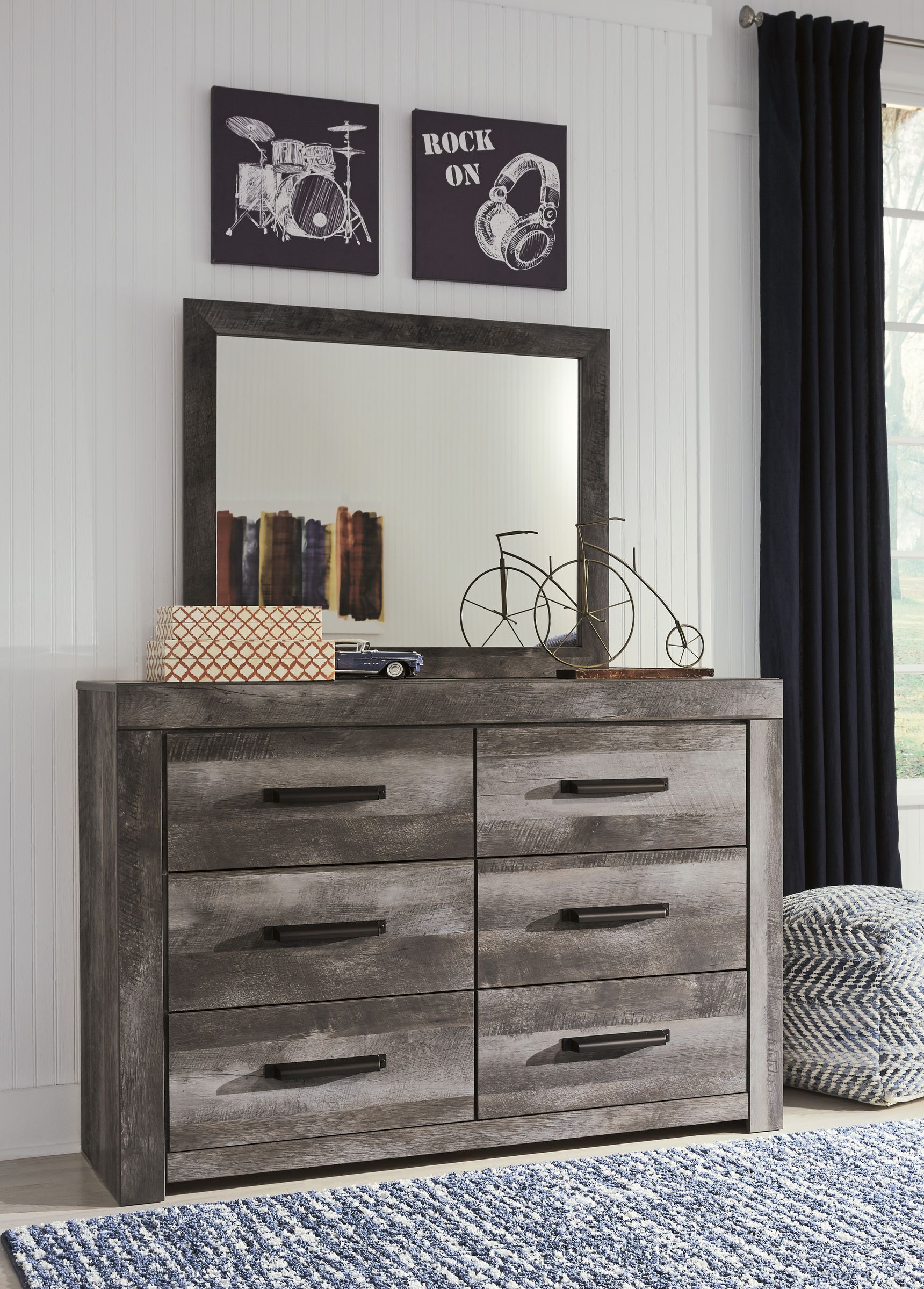 Wynnlow Wood Crossbuck Panel Bedroom Set