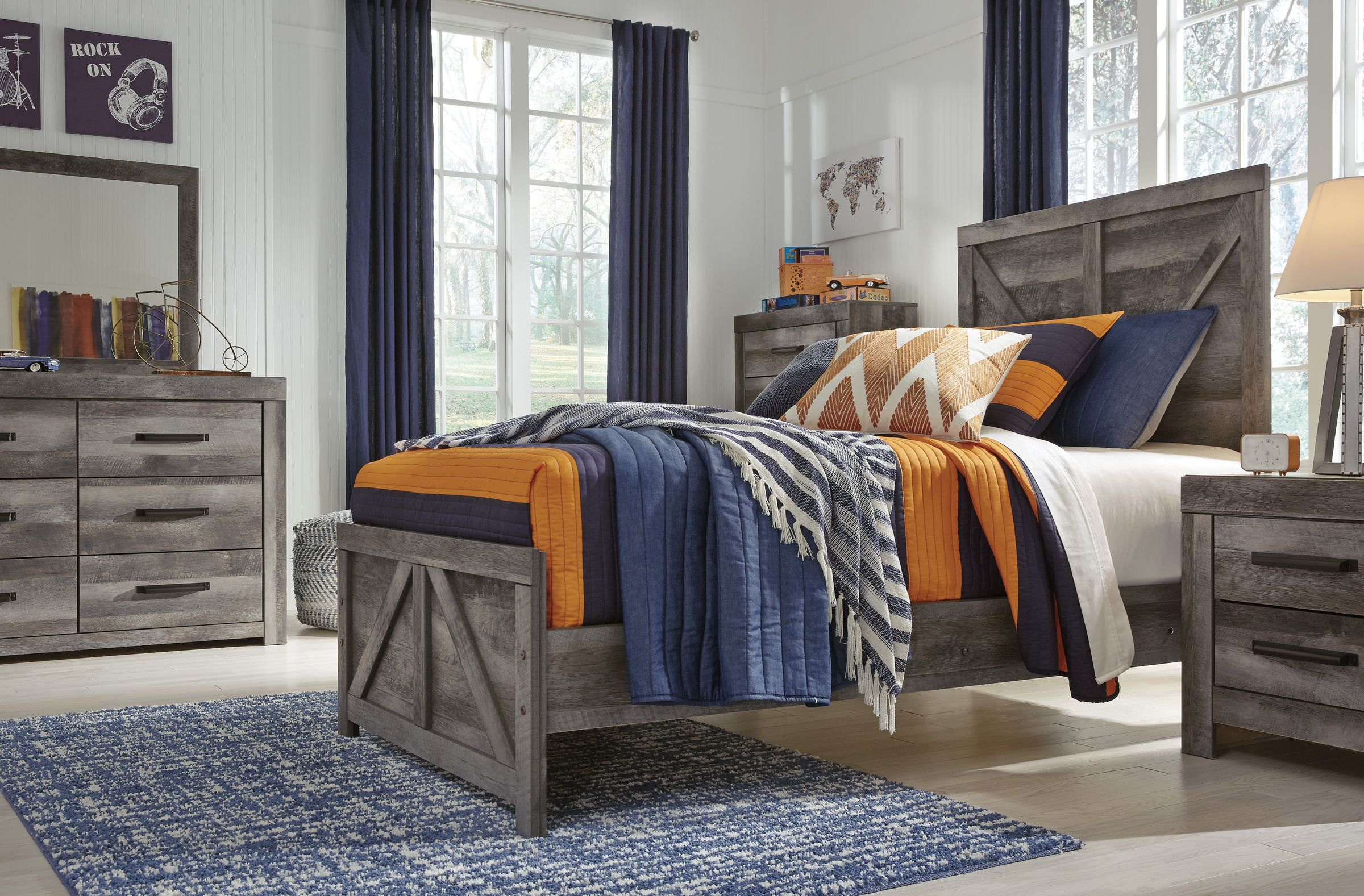 Wynnlow Wood Crossbuck Panel Bedroom Set