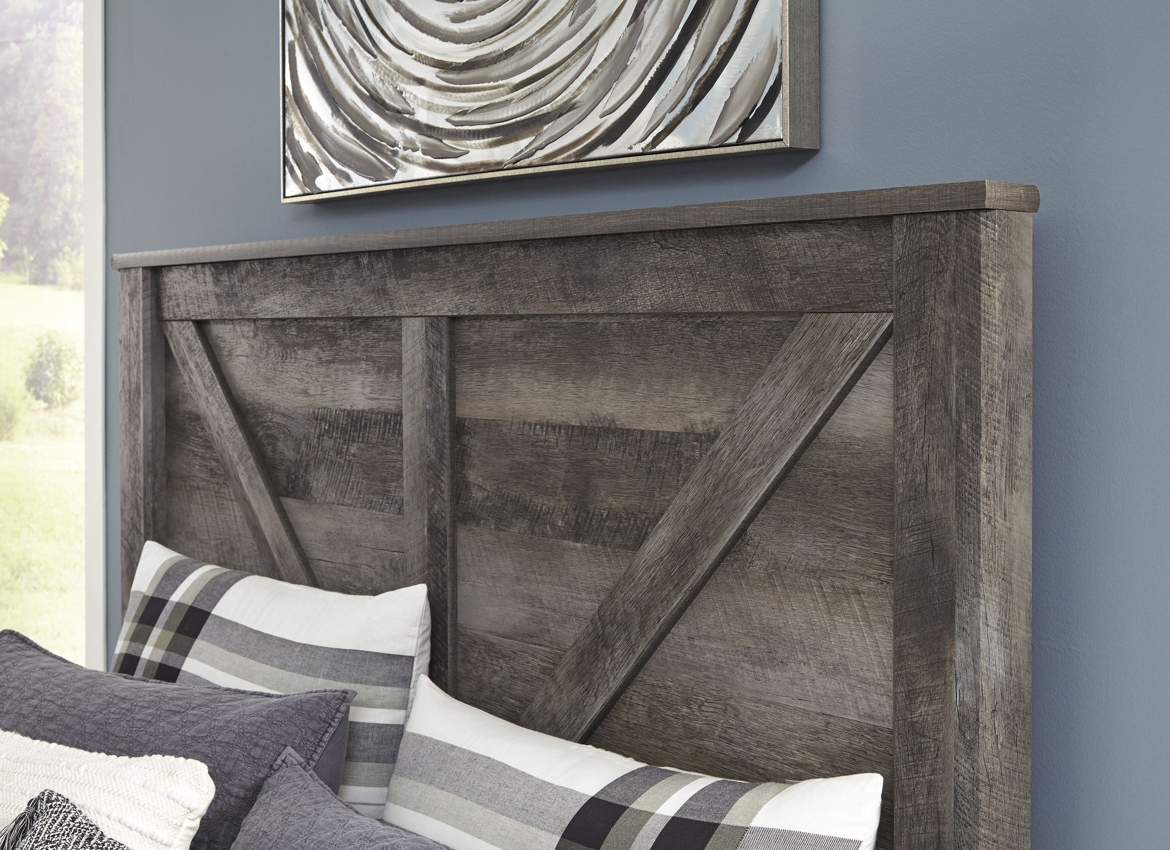 Wynnlow Wood Crossbuck Panel Bedroom Set