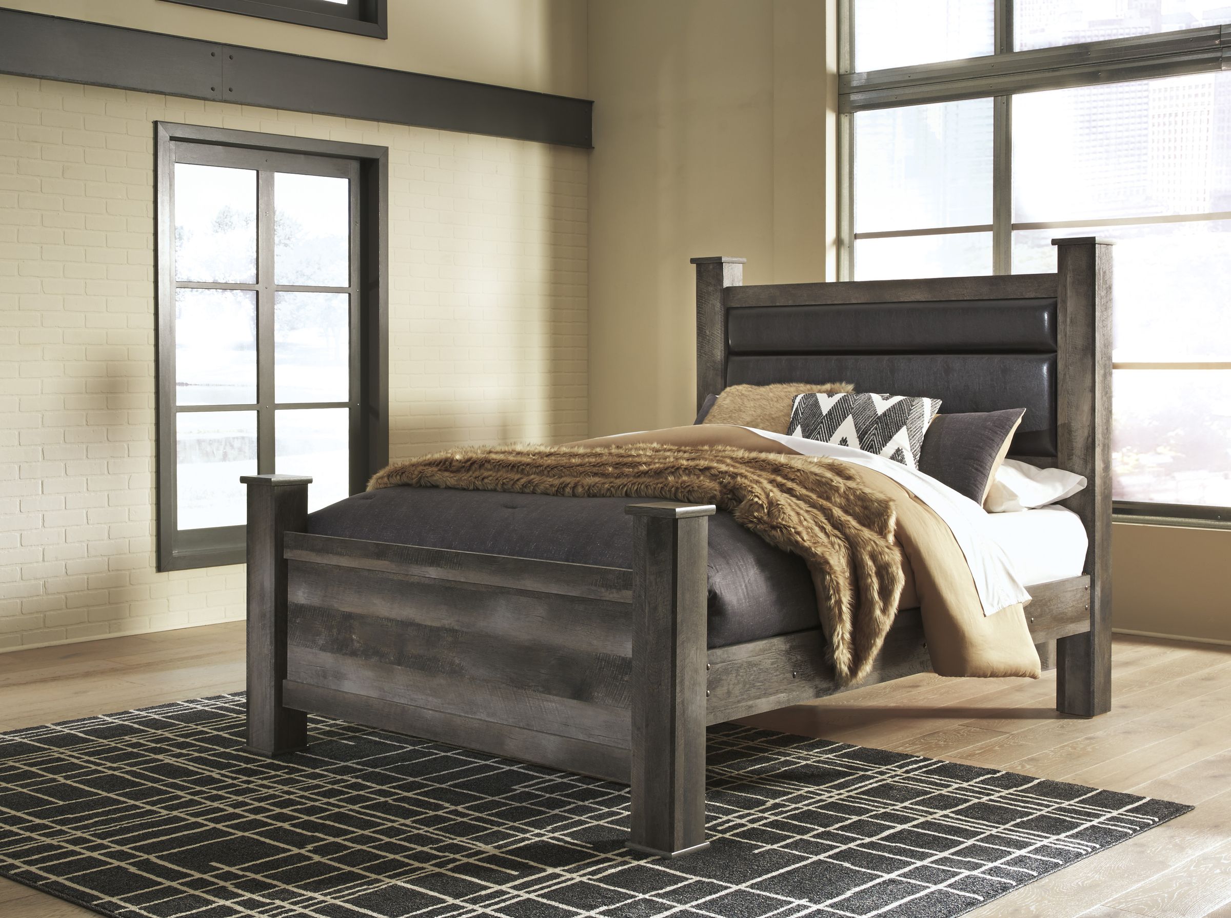 Wynnlow Wood/Faux Leather Poster Bedroom Set