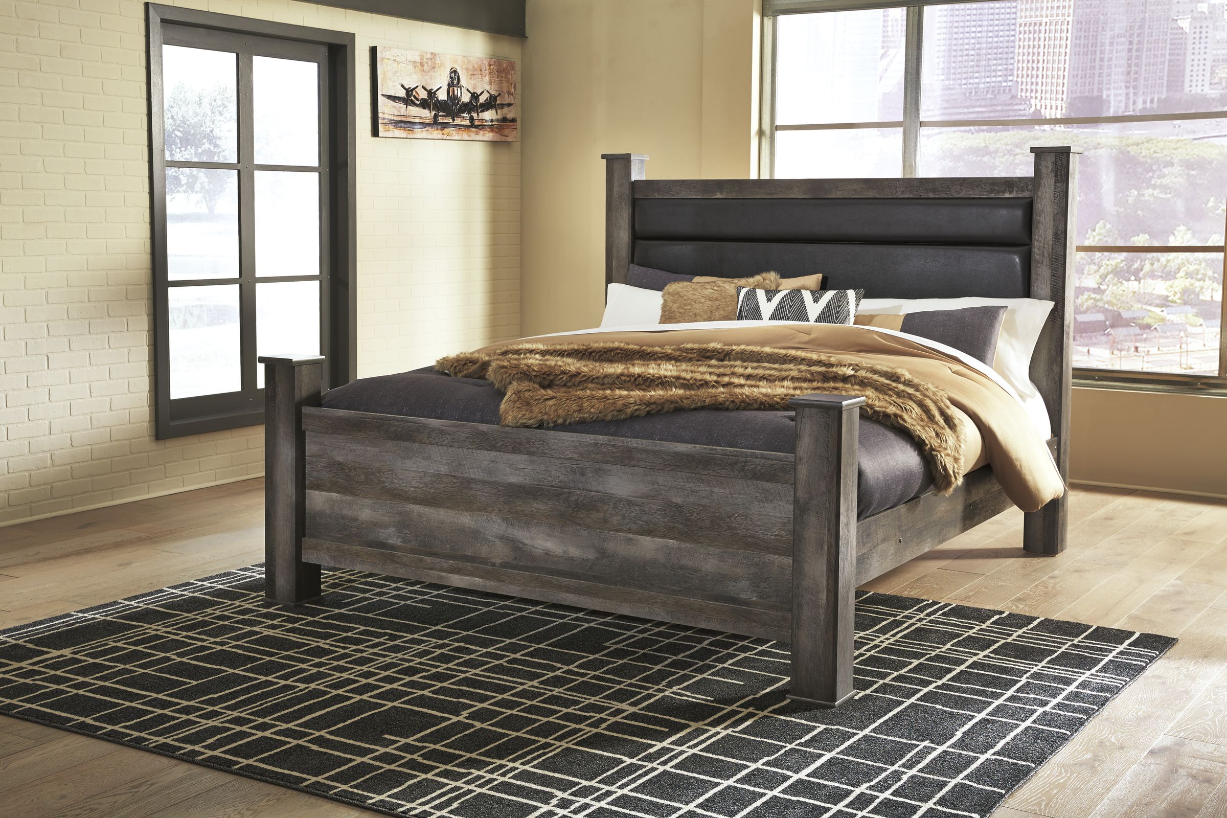 Wynnlow Wood/Faux Leather Poster Bedroom Set