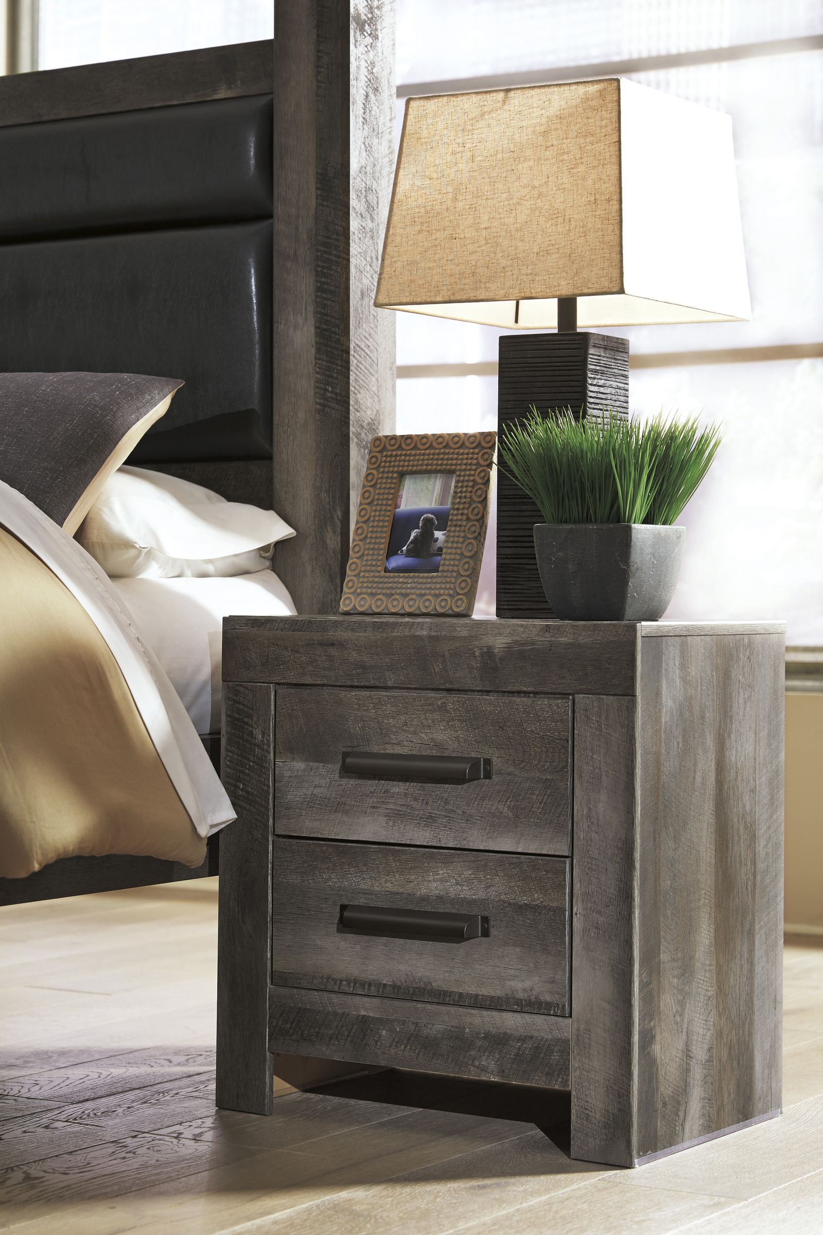 Wynnlow Wood Panel Bedroom Set