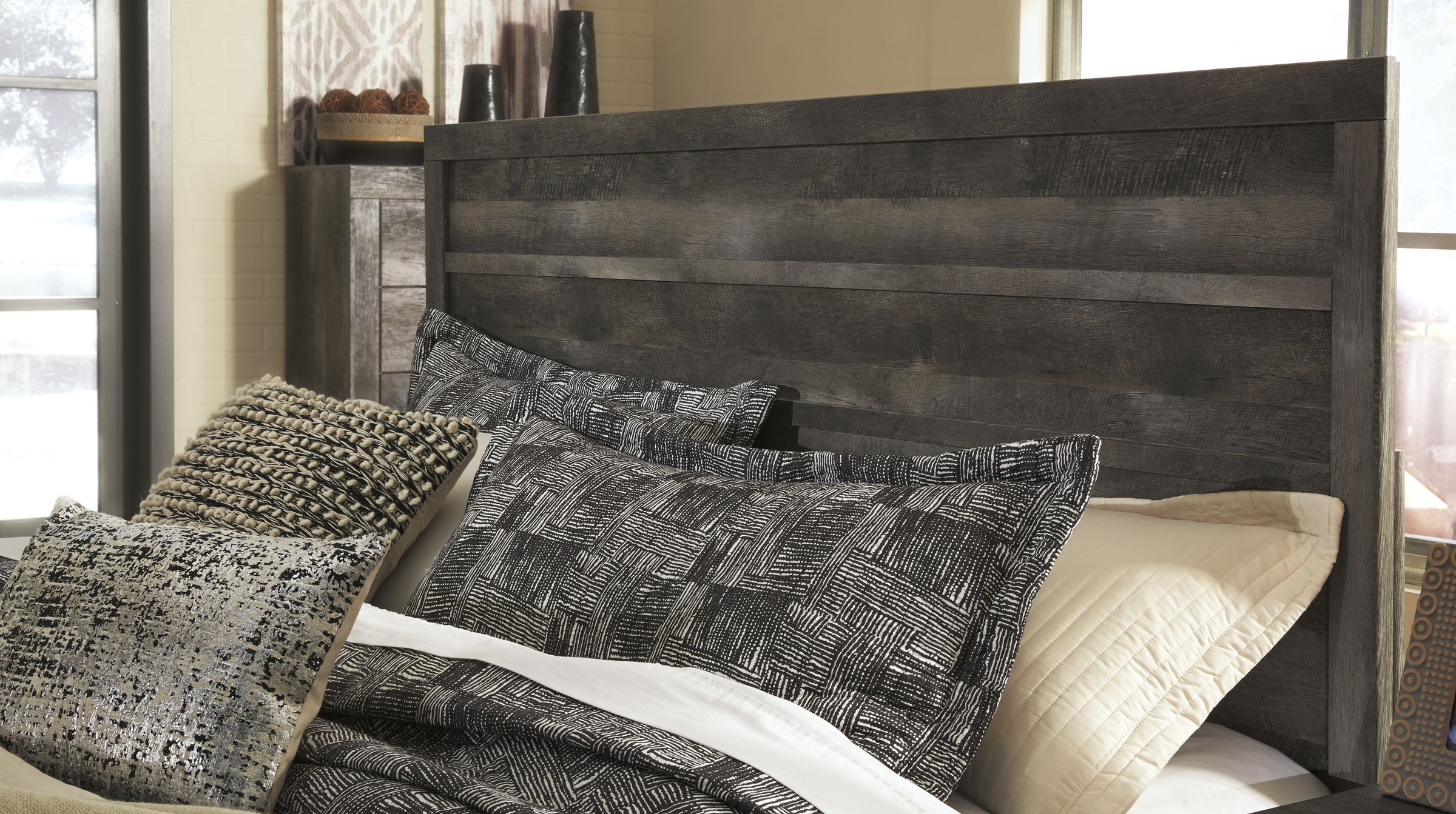 Wynnlow Wood Panel Bedroom Set
