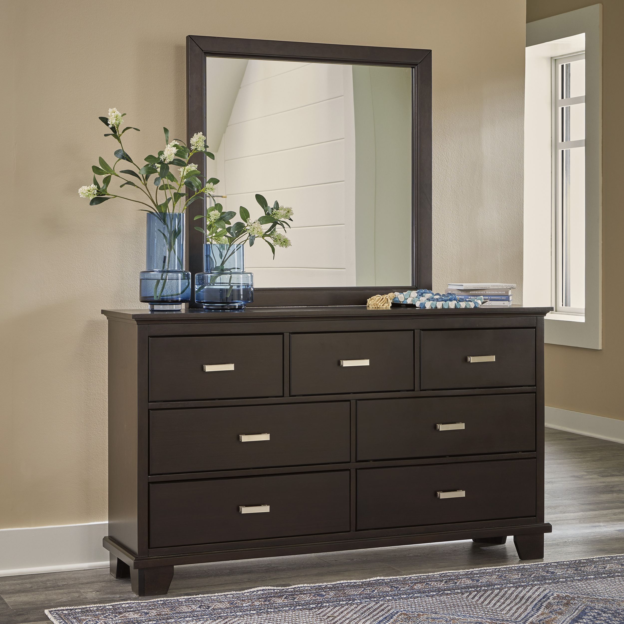 Covetown Wood Dresser w/7 Drawers