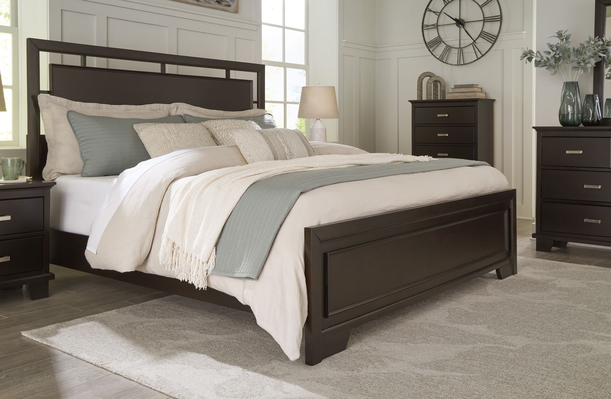 Covetown Wood Panel Bed, California King Size