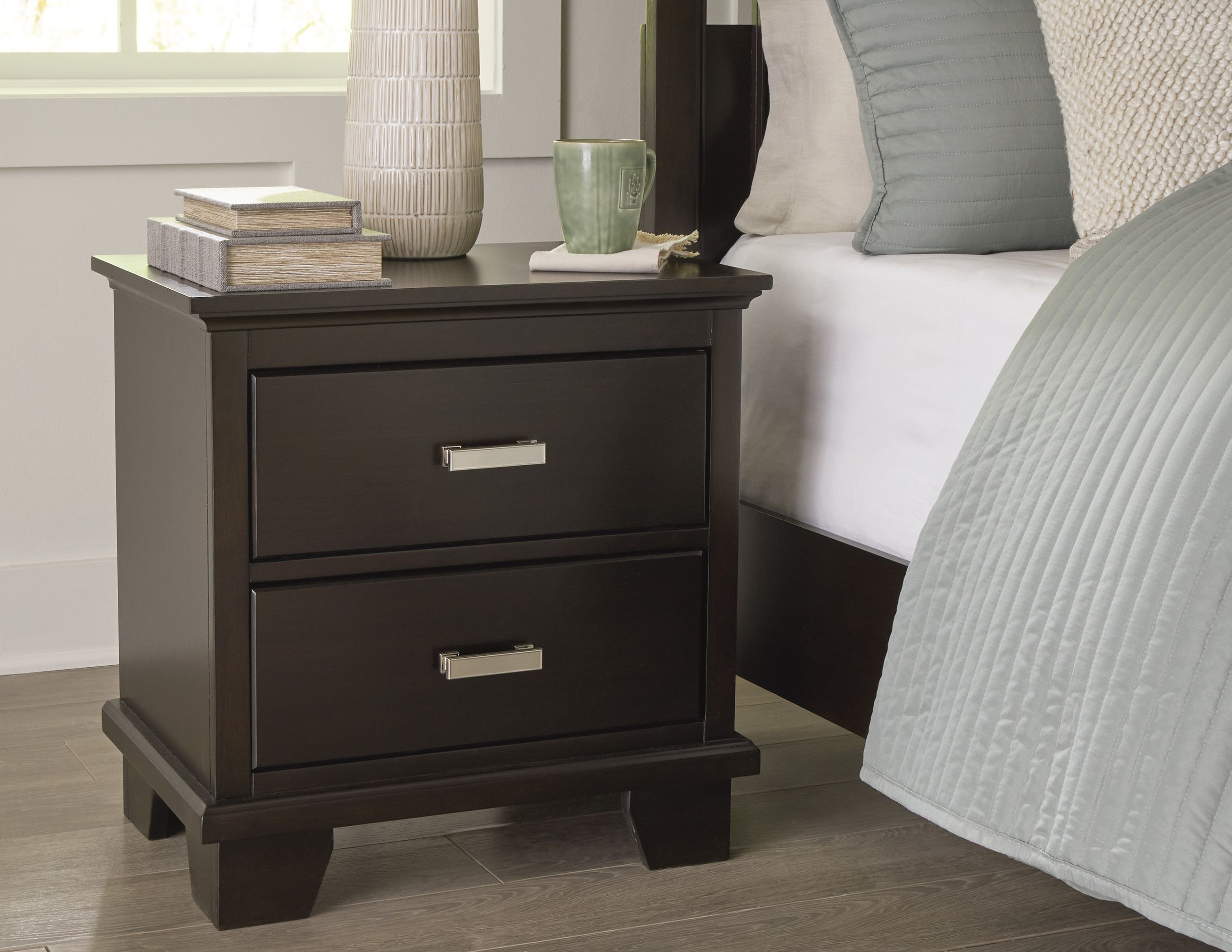 Covetown Wood Nightstand w/2 Drawers