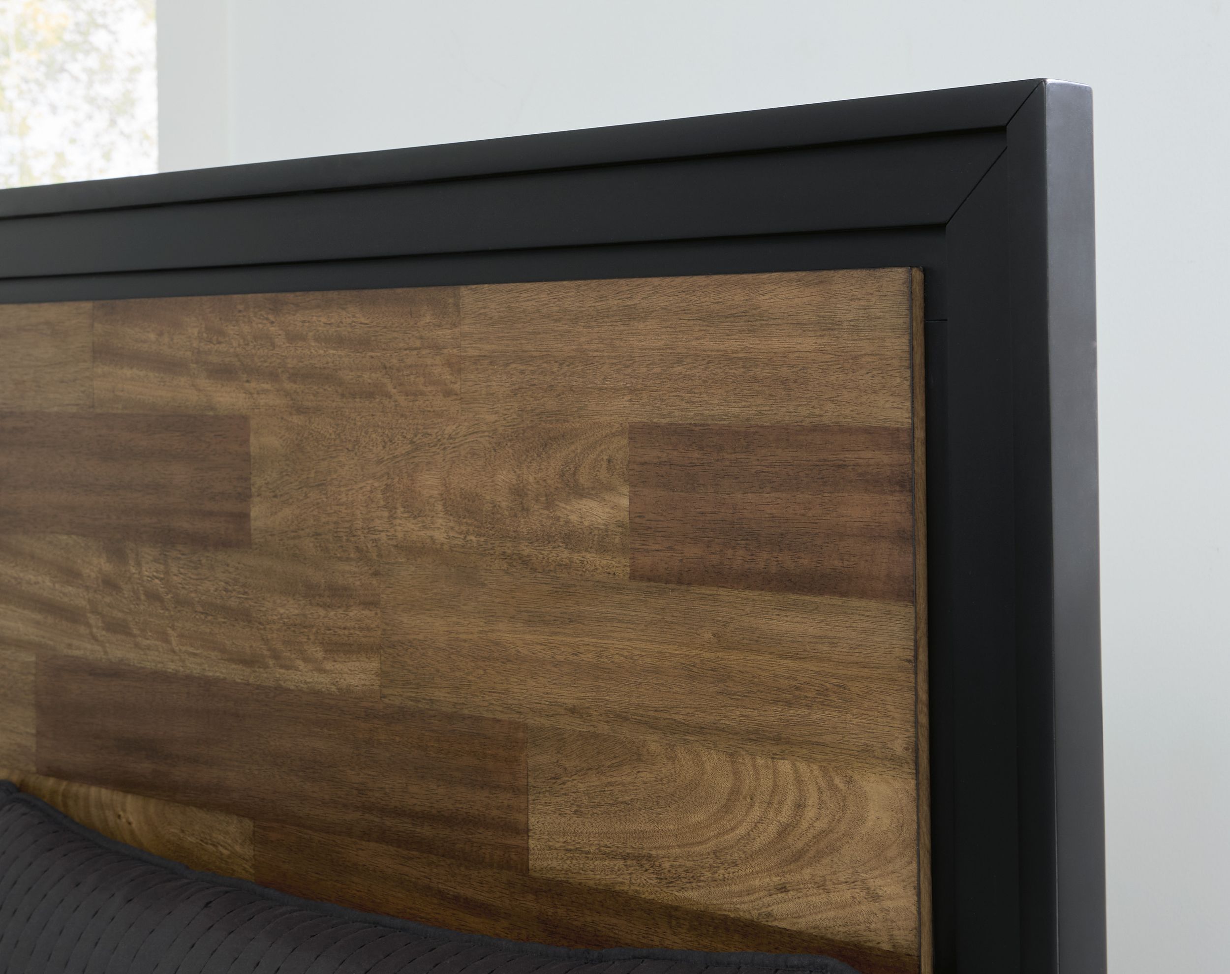 Kraeburn Wood Panel Storage Bed, California King Size
