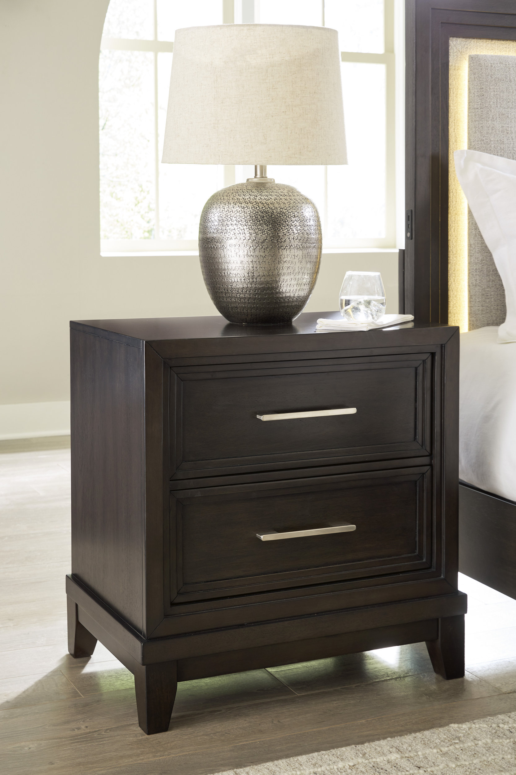 Neymorton Wood Nightstand w/2 Drawers