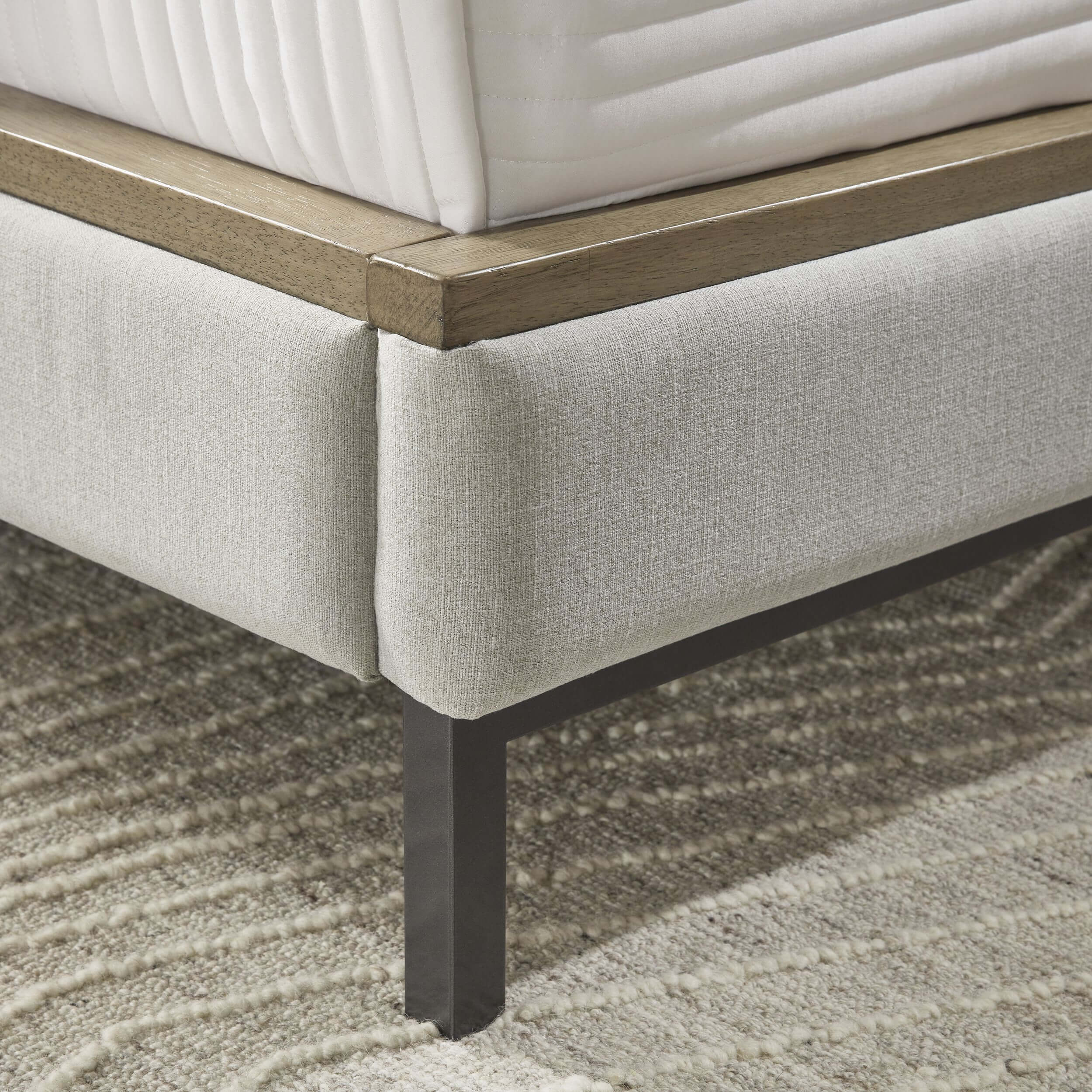 Tomtyn Upholstered Platform Bed