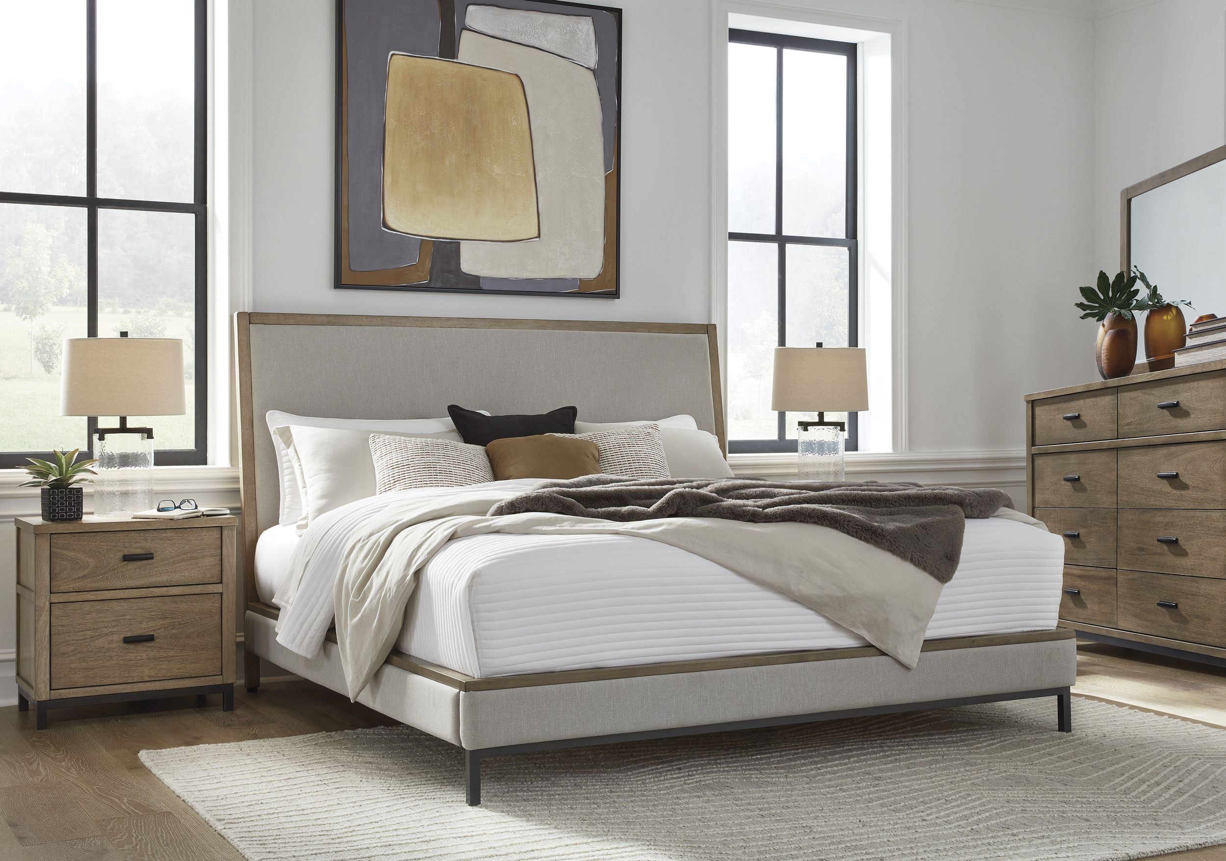 Tomtyn Upholstered Platform Bed