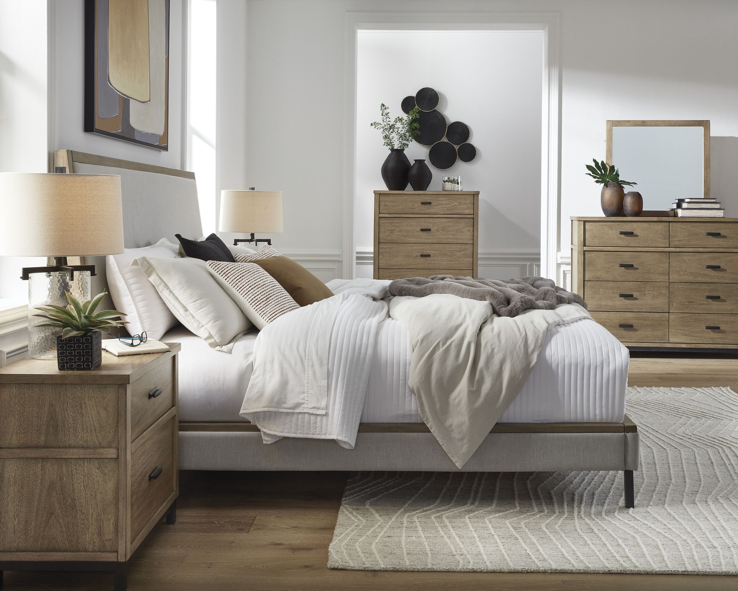 Tomtyn Upholstered Platform Bed