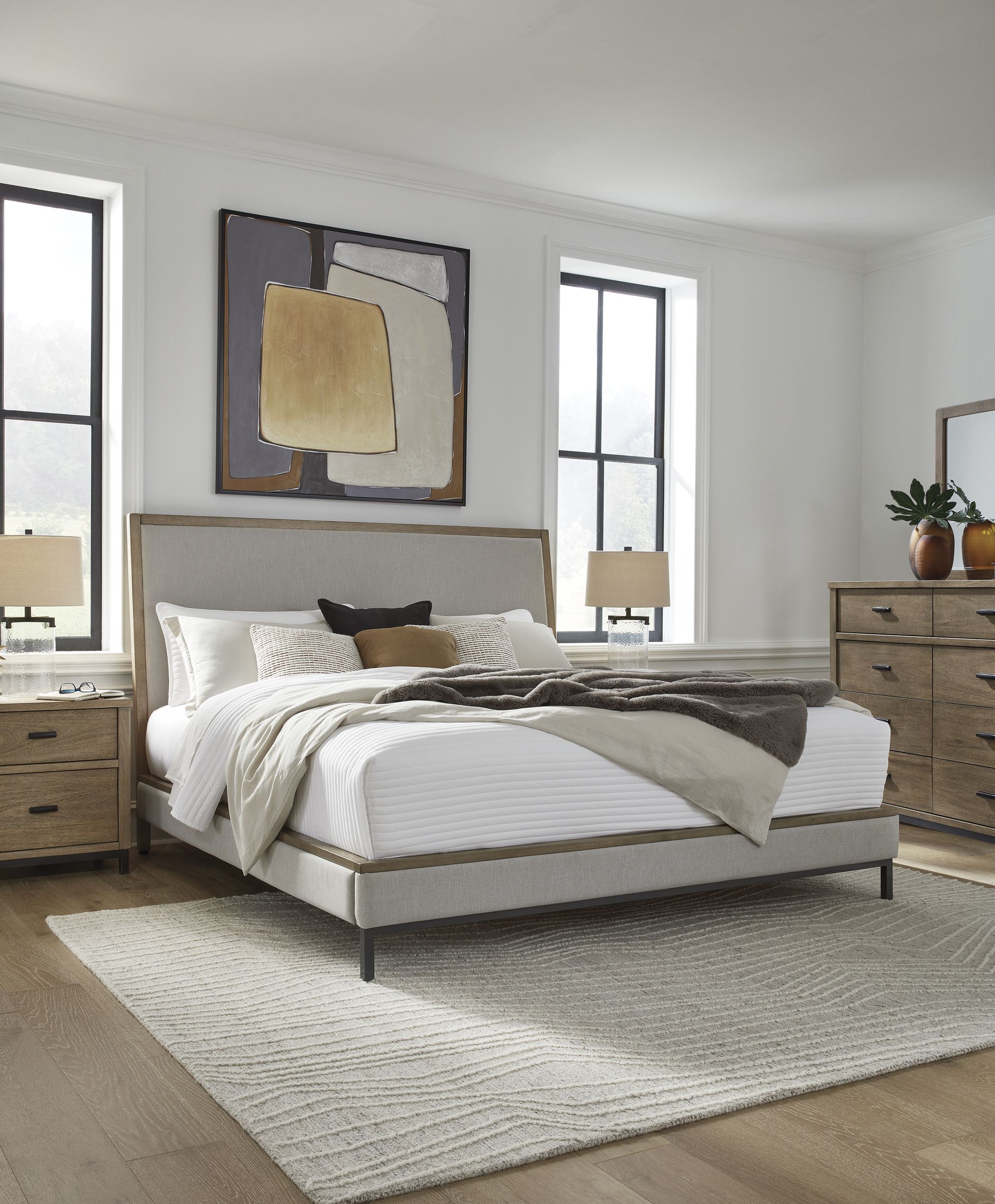 Tomtyn Upholstered Platform Bed