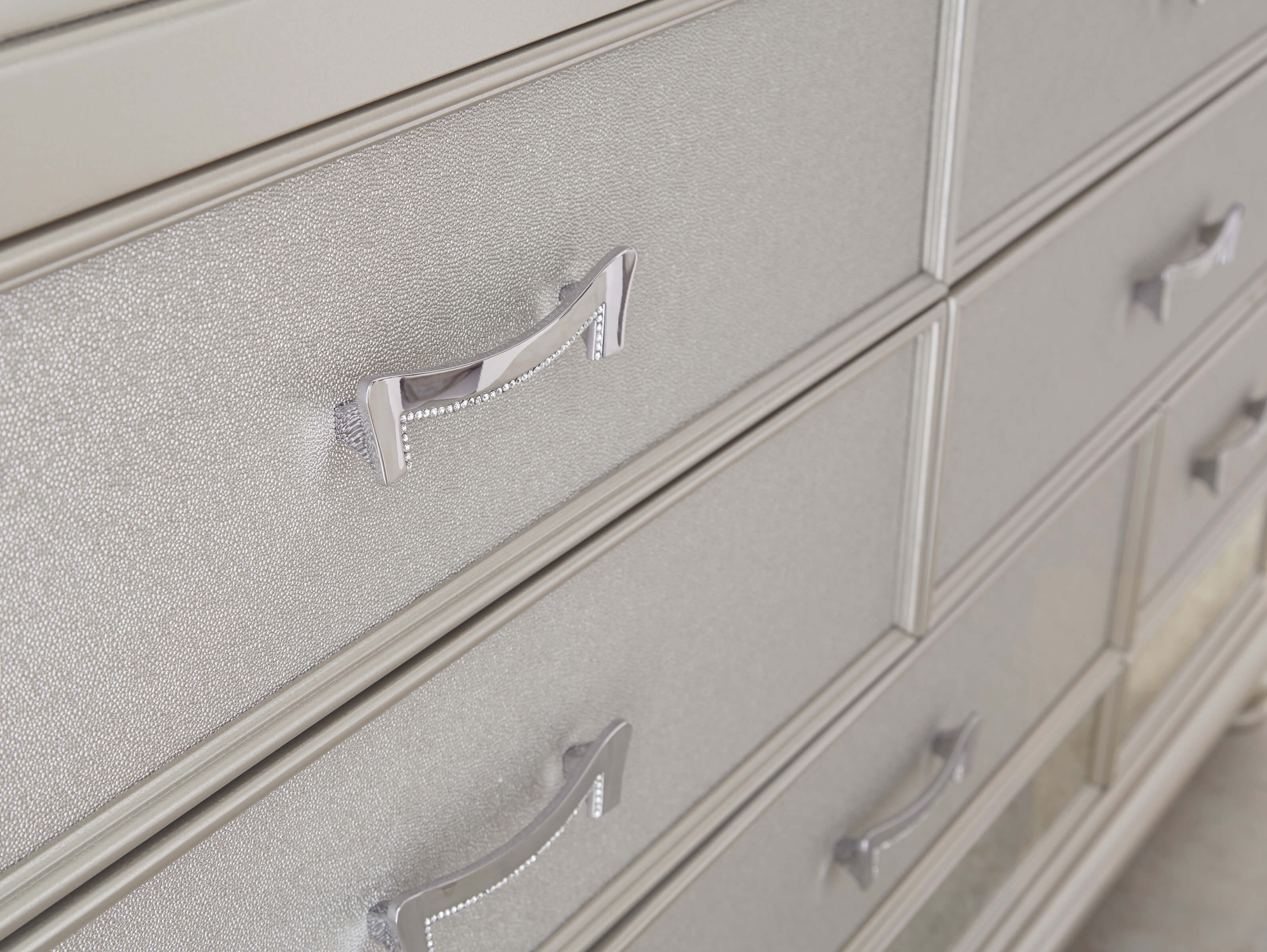 Ashley SM Coralayne Wood 7-Drawer Dresser