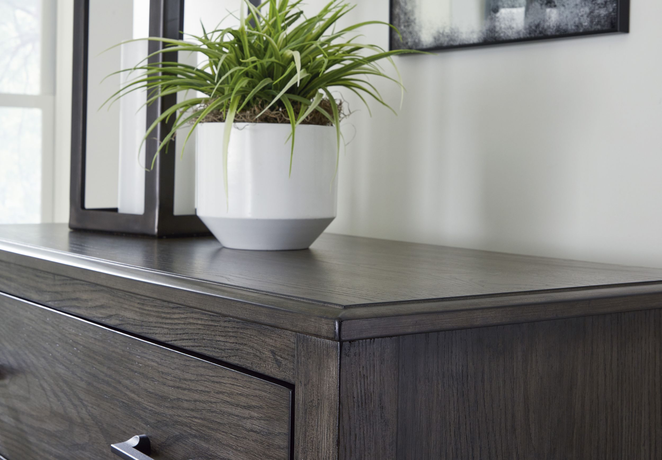 Montillan 5-Drawer Wood Veneer Chest