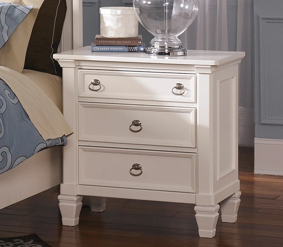 Prentice SM Wood Nightstand w/3 Drawers