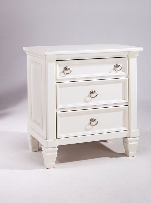 Prentice SM Wood Nightstand w/3 Drawers