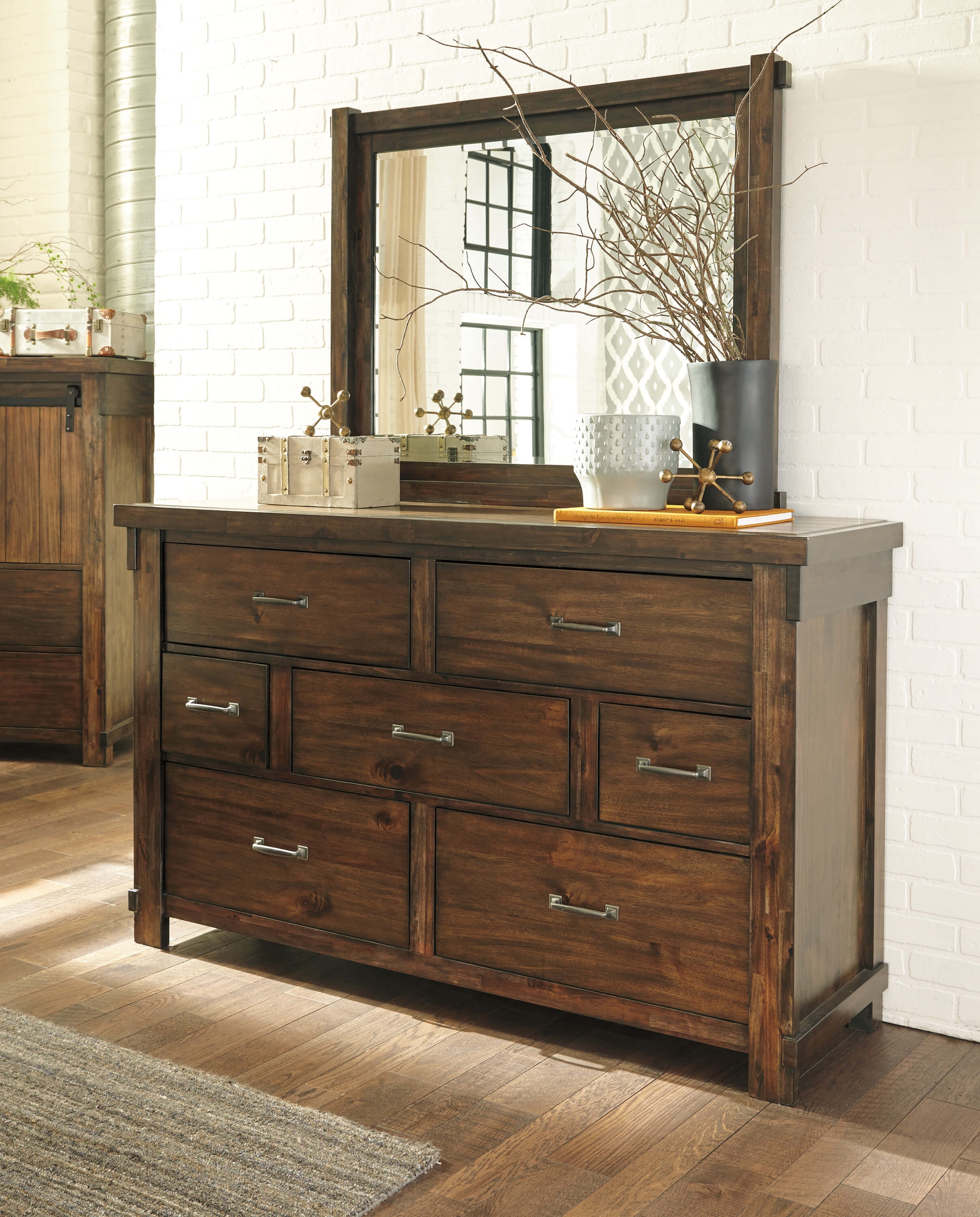 Ashley SM Lakeleigh Wood 7-Drawer Dresser