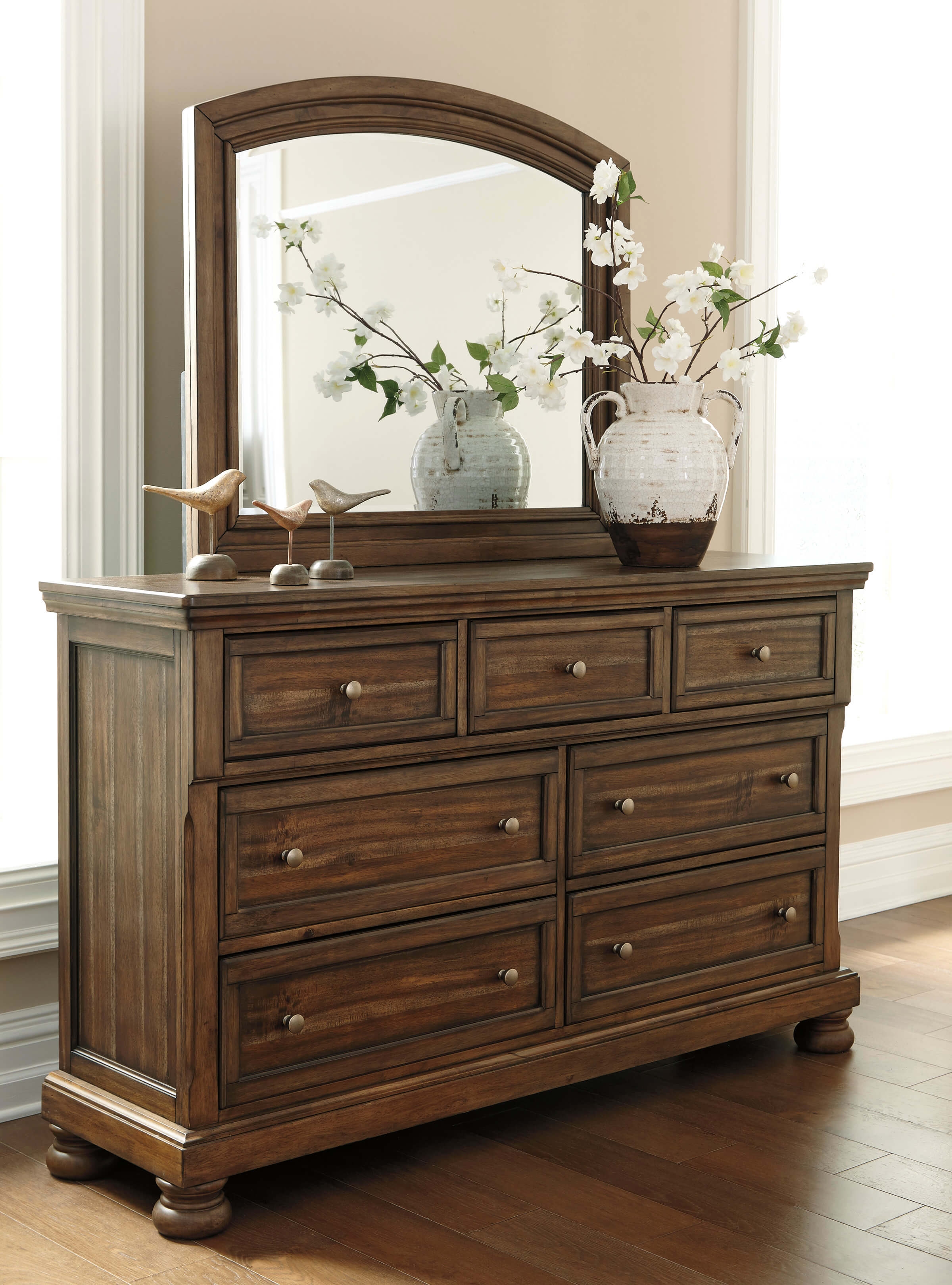 Ashley SM Flynnter Wood Sleigh Storage Bedroom Set