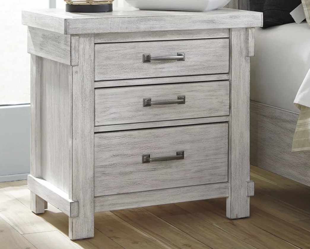 Ashley SM Brashland Wood Nightstand w/3 Drawers