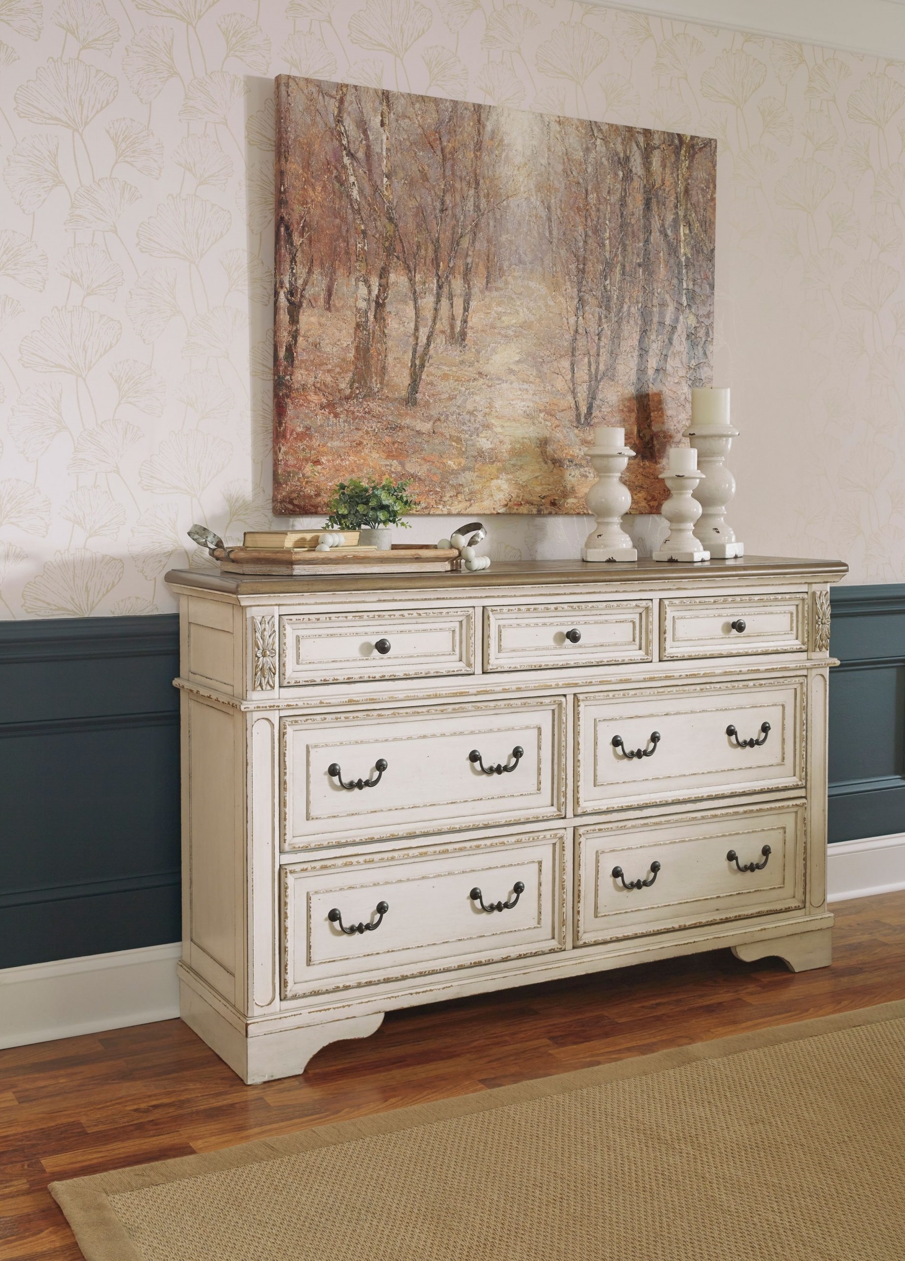 SM Realyn Wood 7-Drawer Dresser