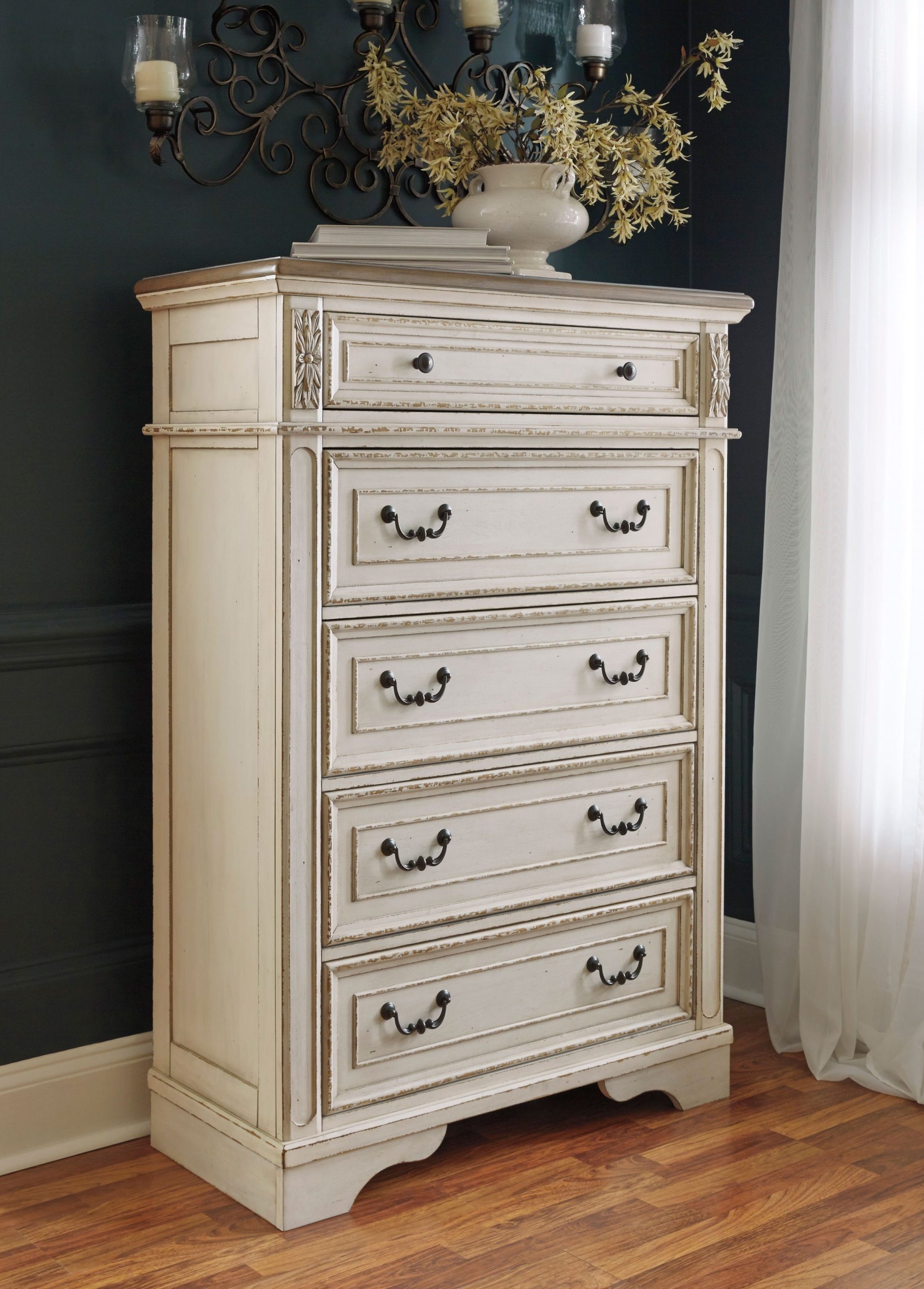 SM Realyn Wood 5-Drawer Chest