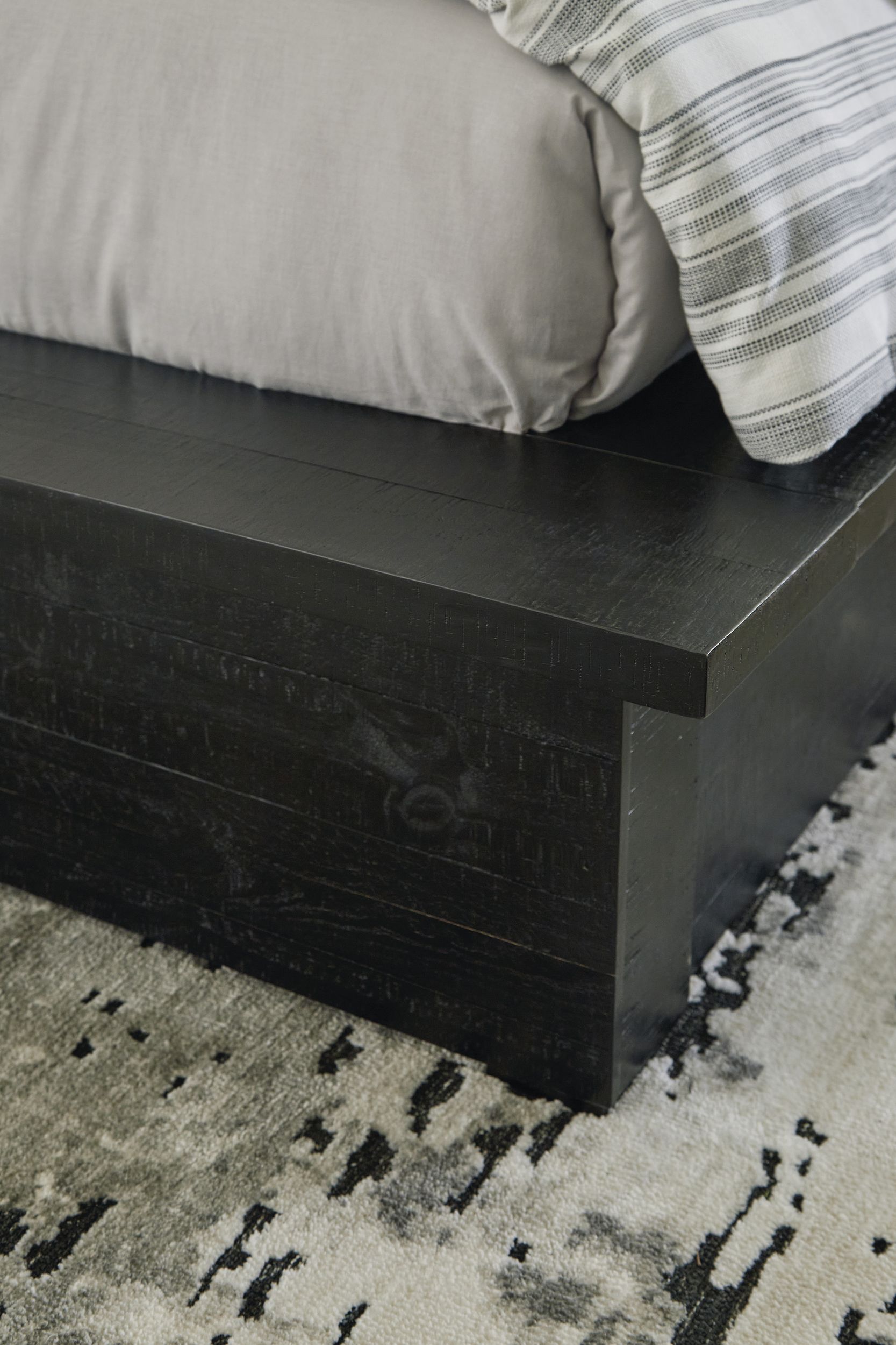 Londer Wood Panel Bed, Queen Size