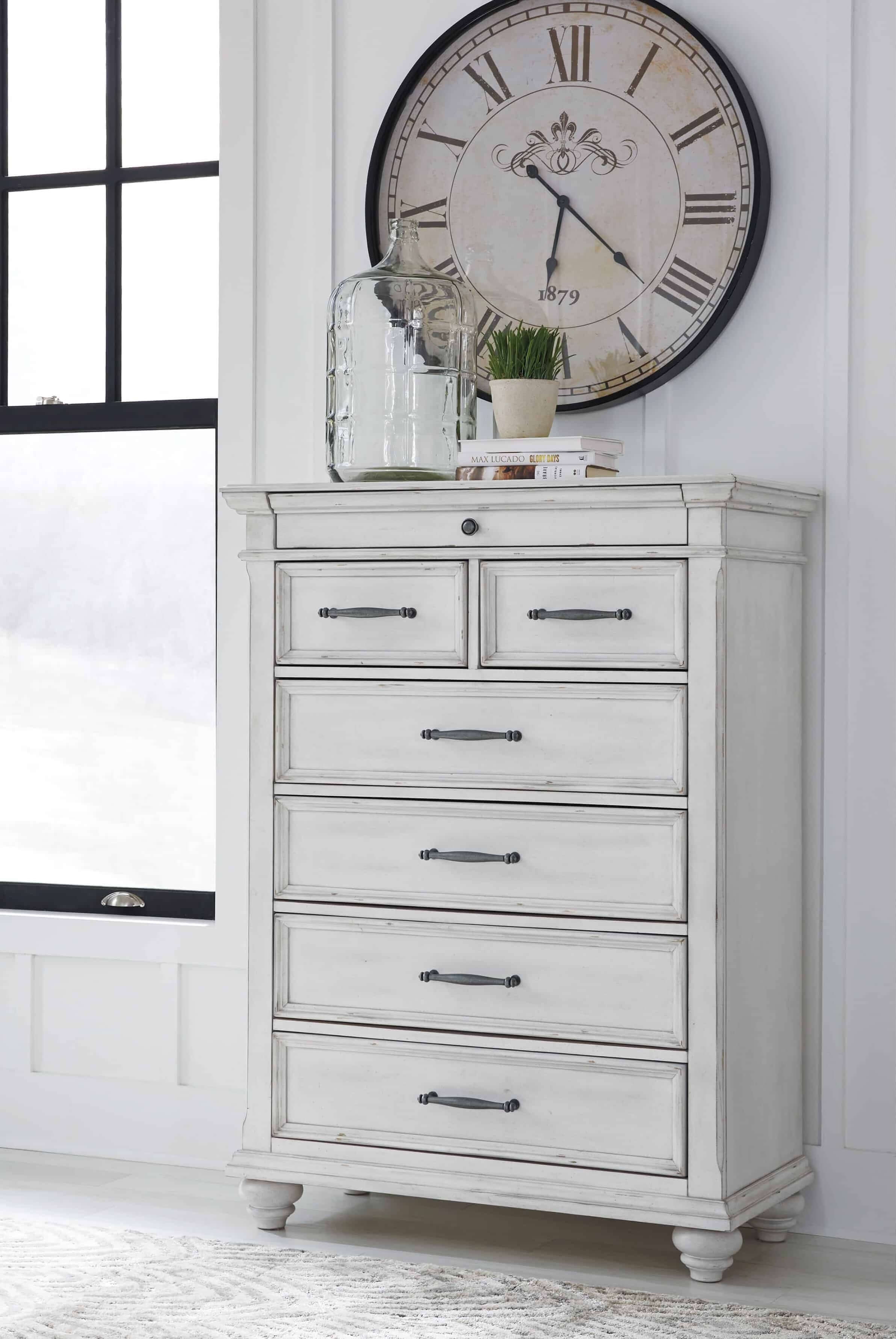 Ashley SM Kanwyn Wood 7-Drawer Chest