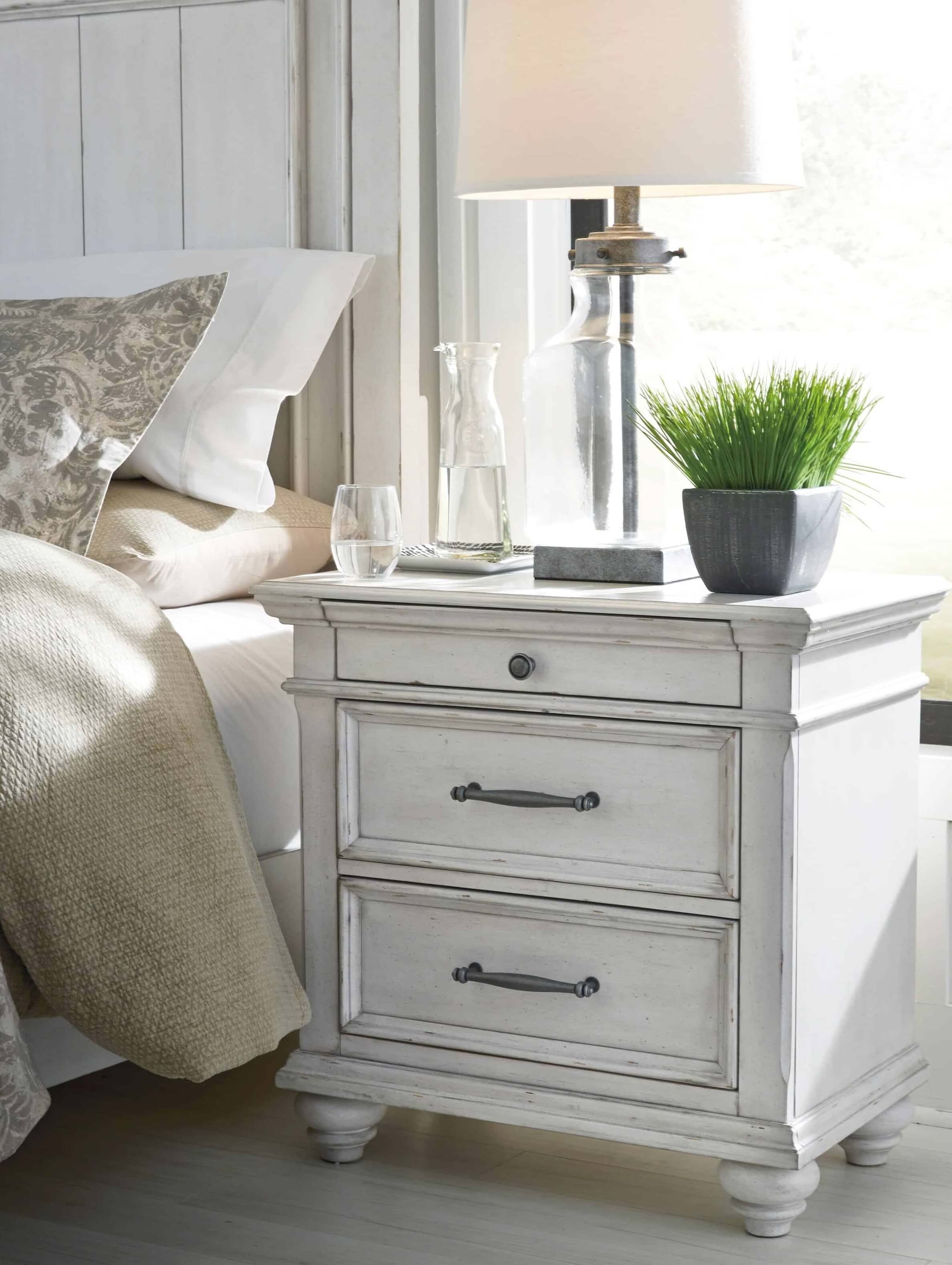 Ashley SM Kanwyn Wood Storage Panel Bedroom Set