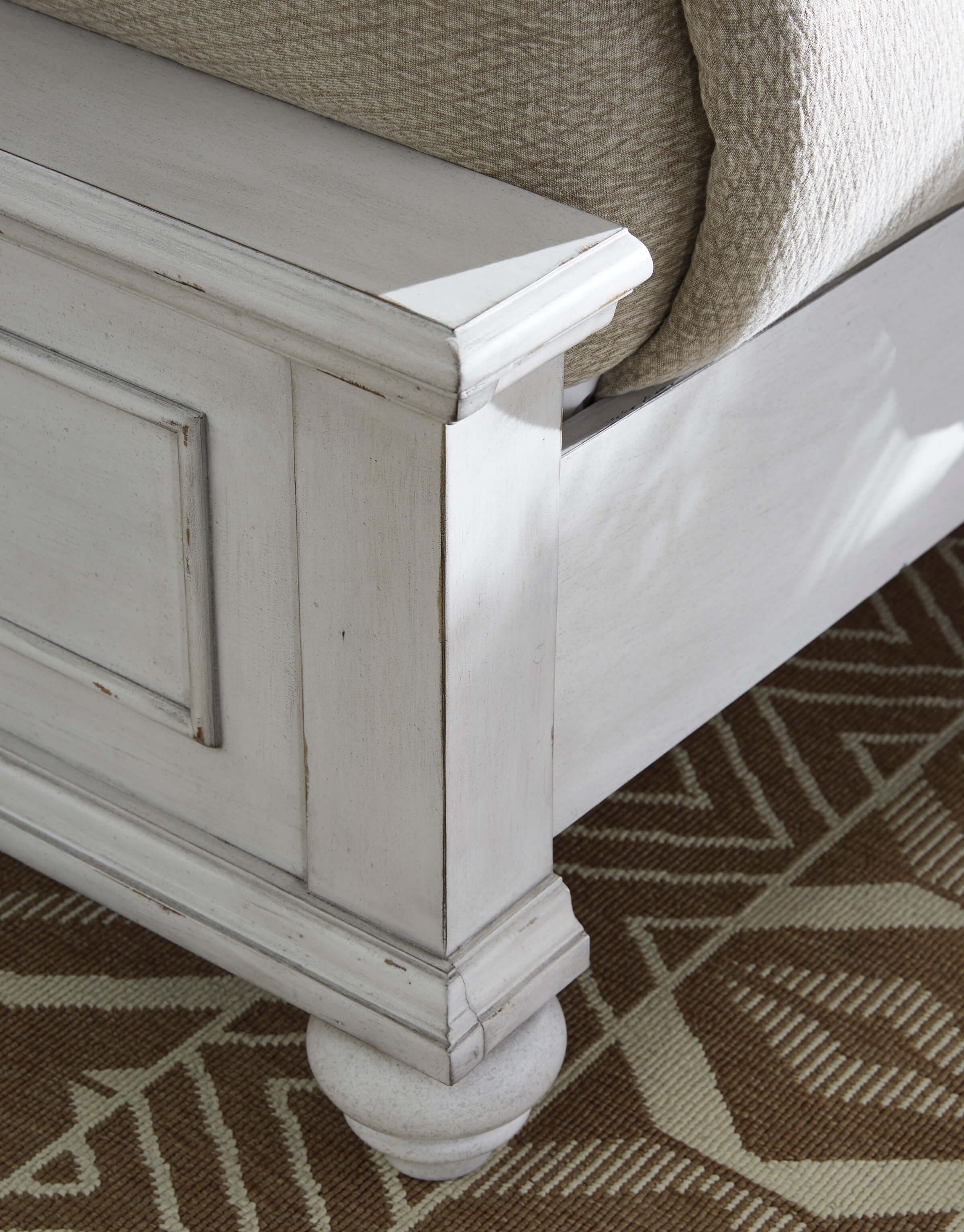 Ashley SM Kanwyn Wood Panel Bed
