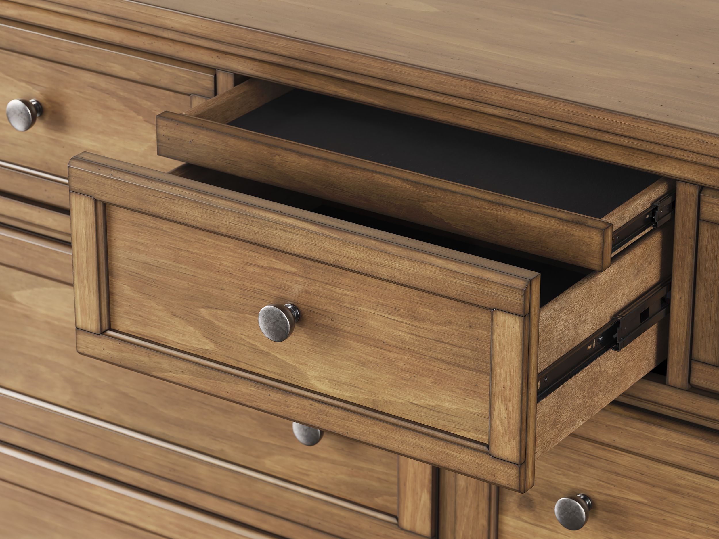 Feddinger Wood Dresser w/7 Drawers