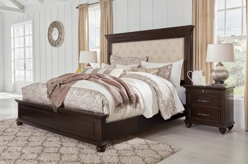 Brynhurst Upholstered Bed
