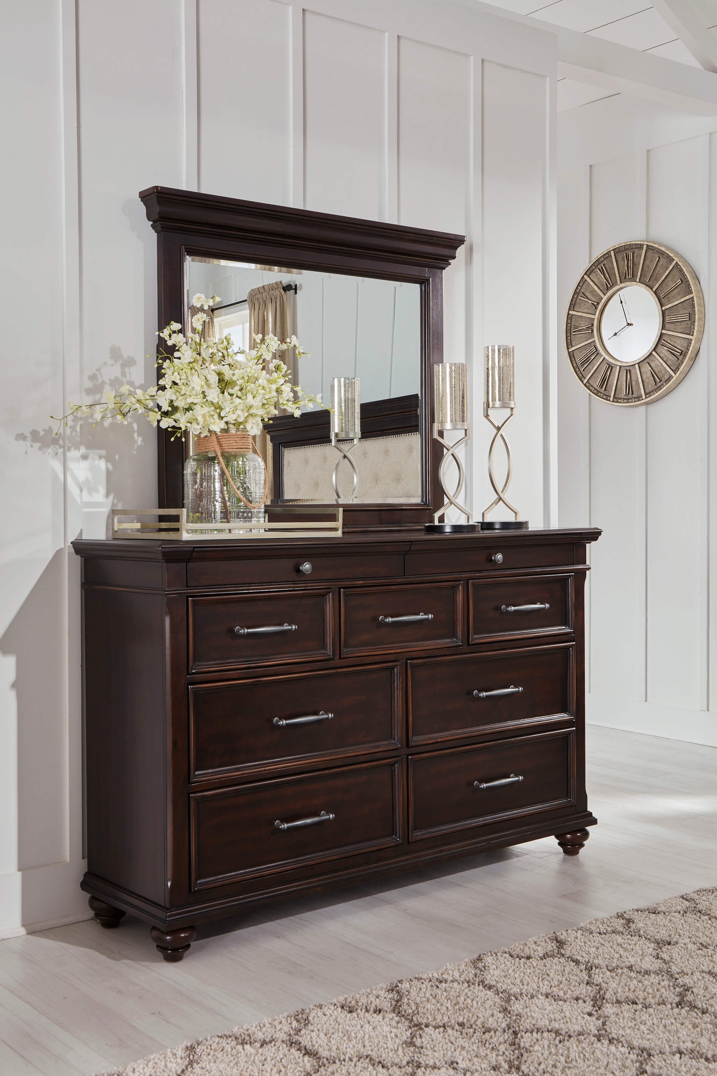 Brynhurst Wood Storage Panel Bedroom Set