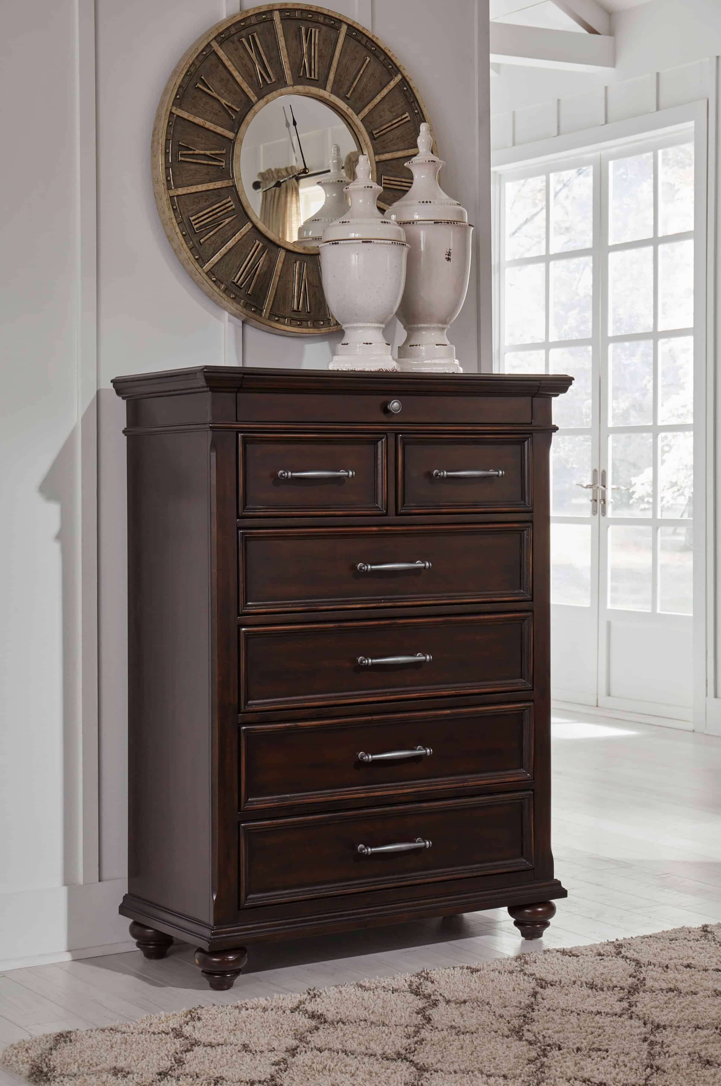 Brynhurst Wood Storage Panel Bedroom Set
