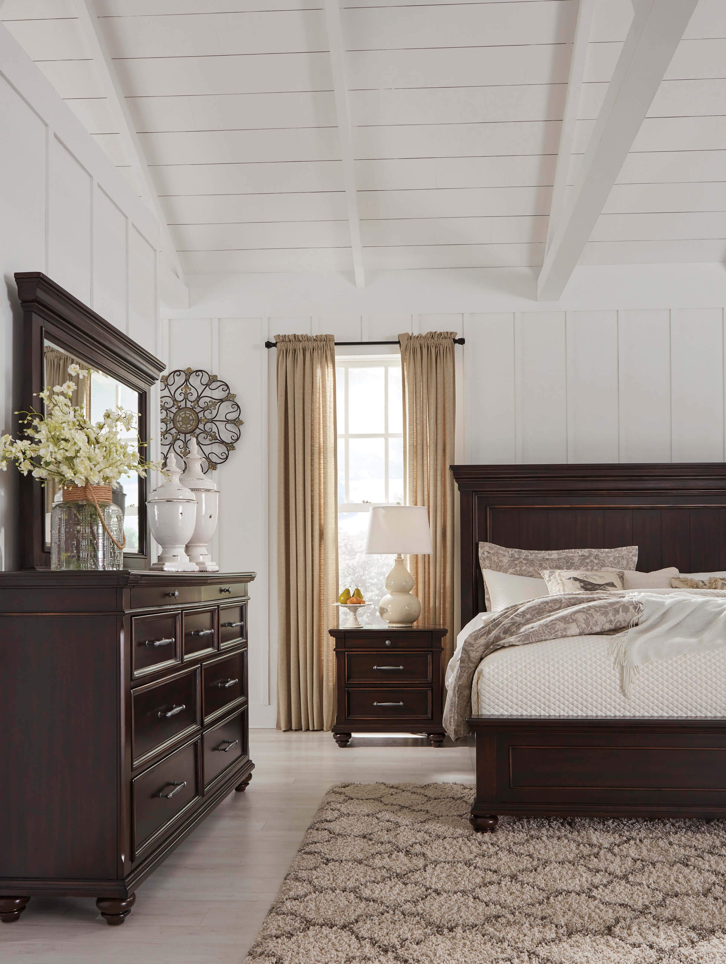 SM Brynhurst Wood Panel Bedroom Set
