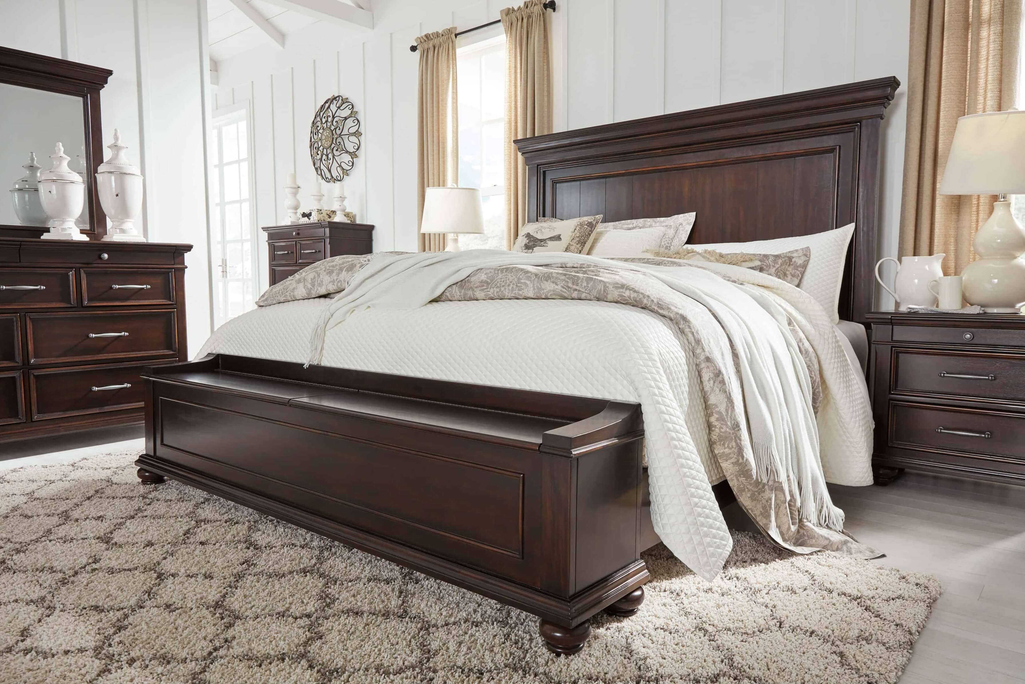 Brynhurst Wood Storage Panel King Size Bed