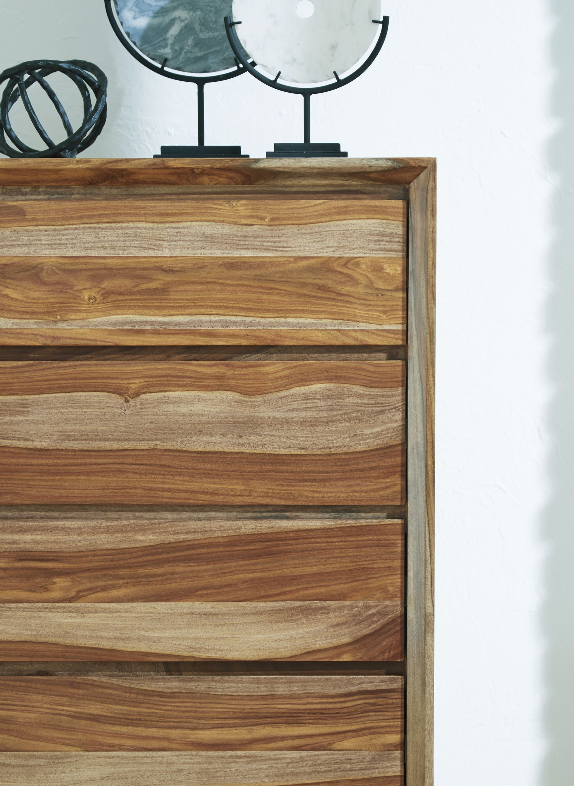 Dressonni Wood Chest w/5 Drawers