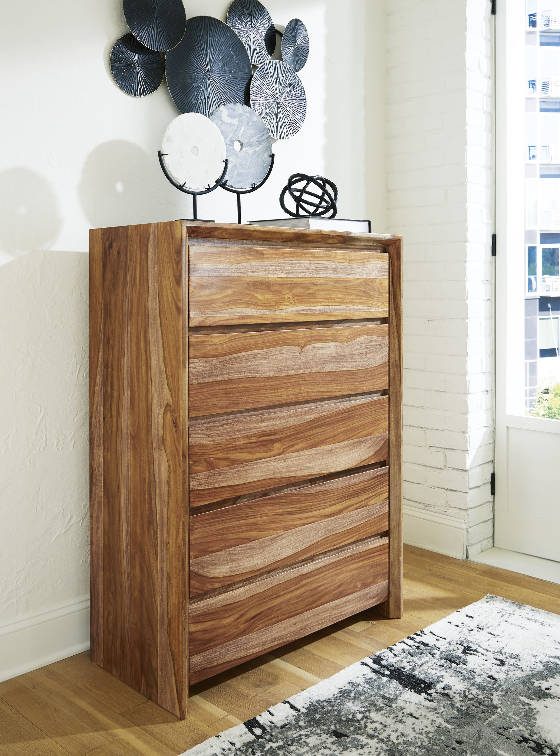 Dressonni Wood Panel Bedroom Set