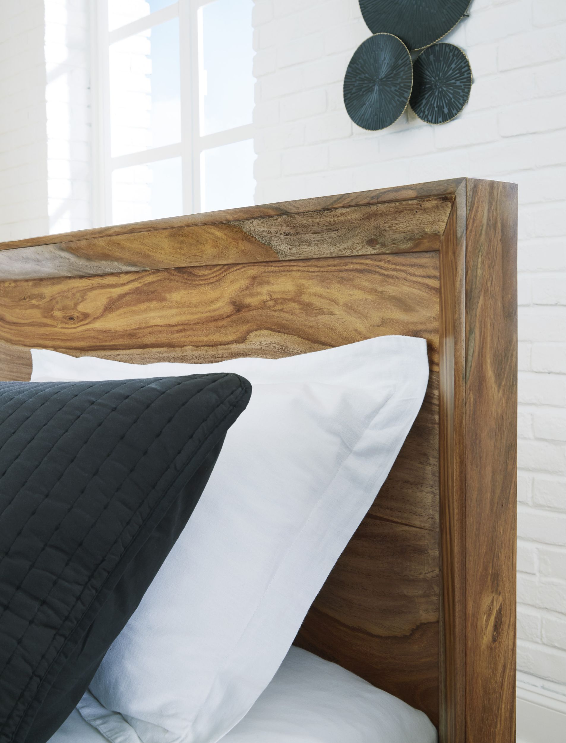 Dressonni Wood Panel Bed