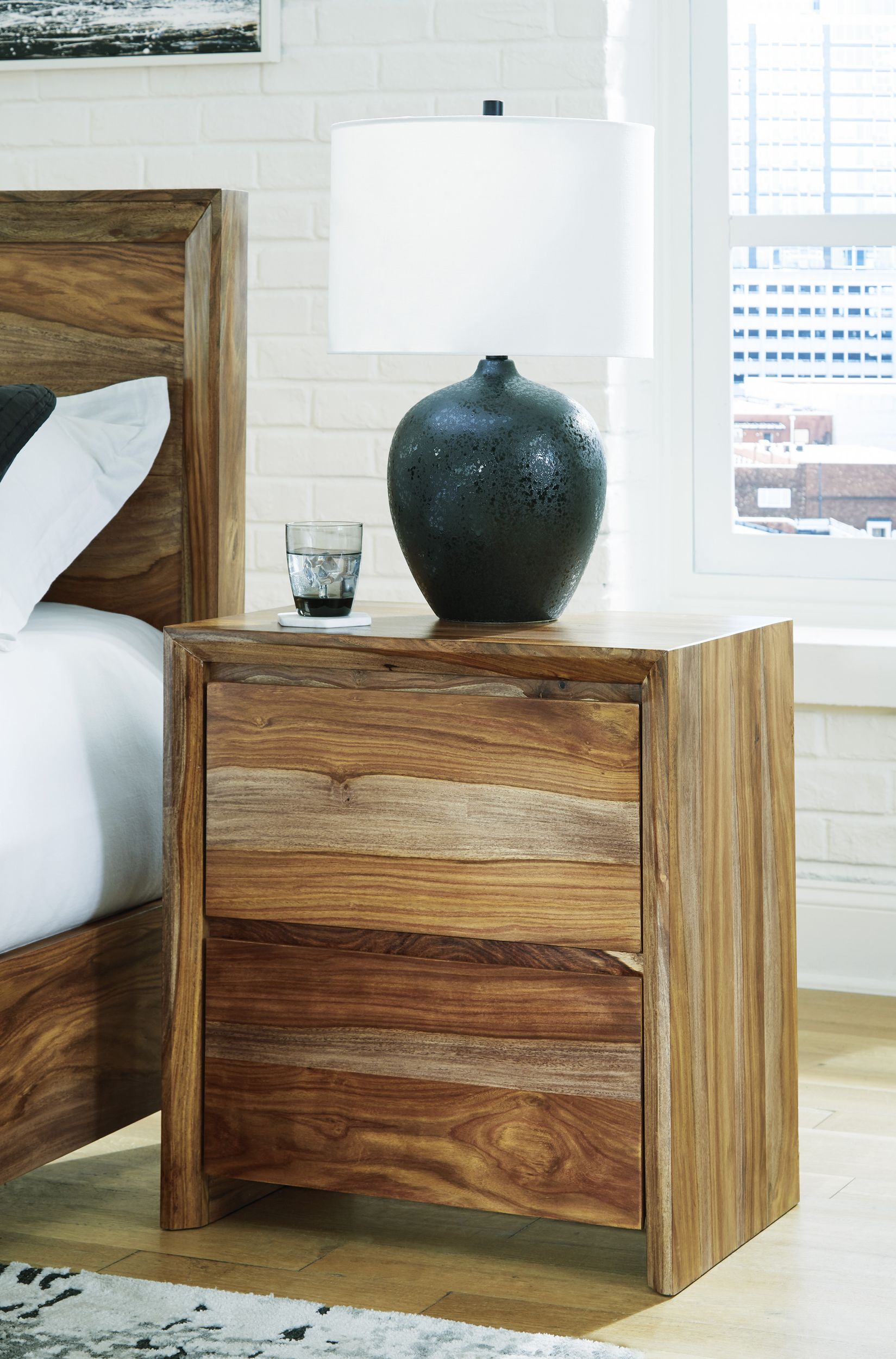 Dressonni Wood Panel Bedroom Set