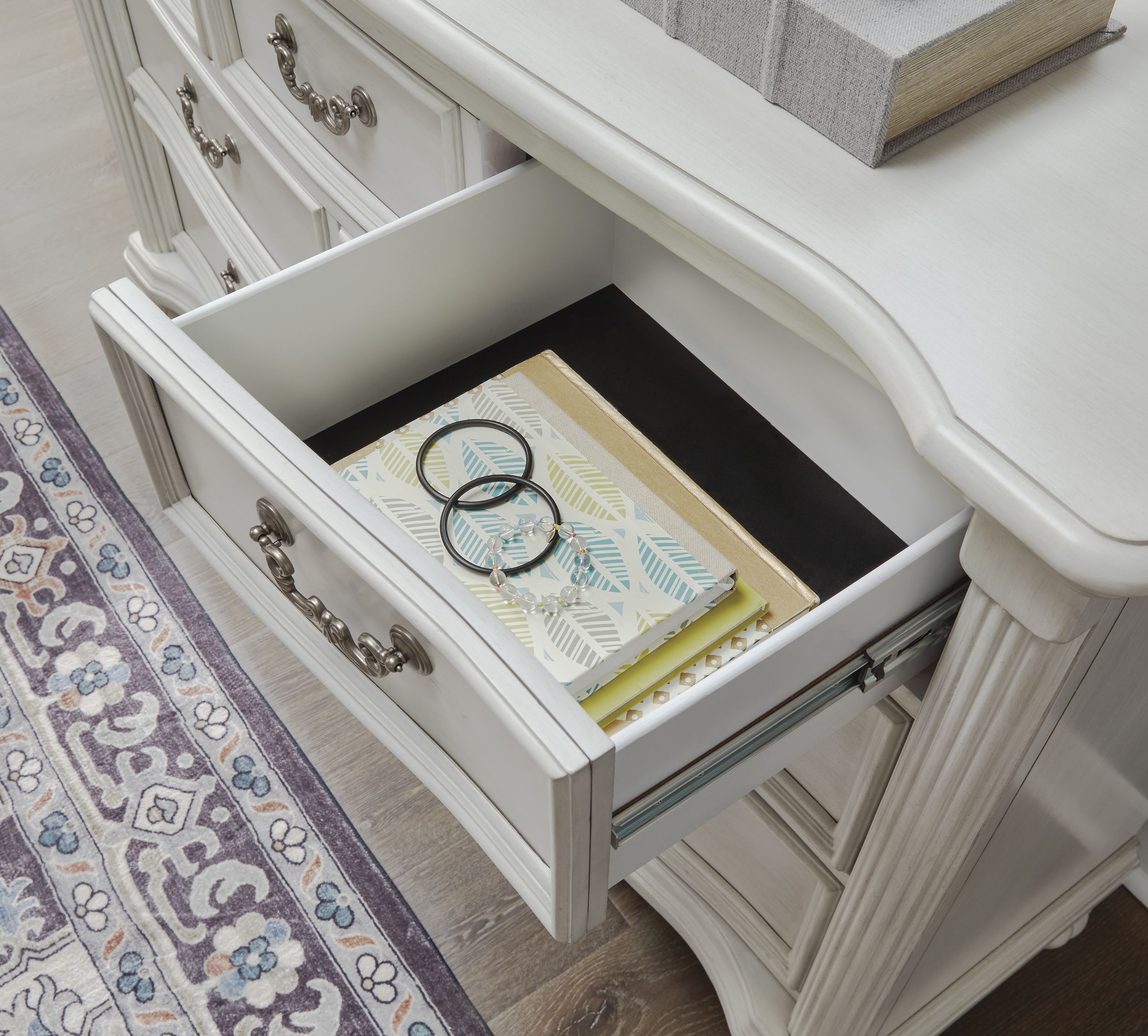 Montelaine Wood Dresser w/7 Drawers