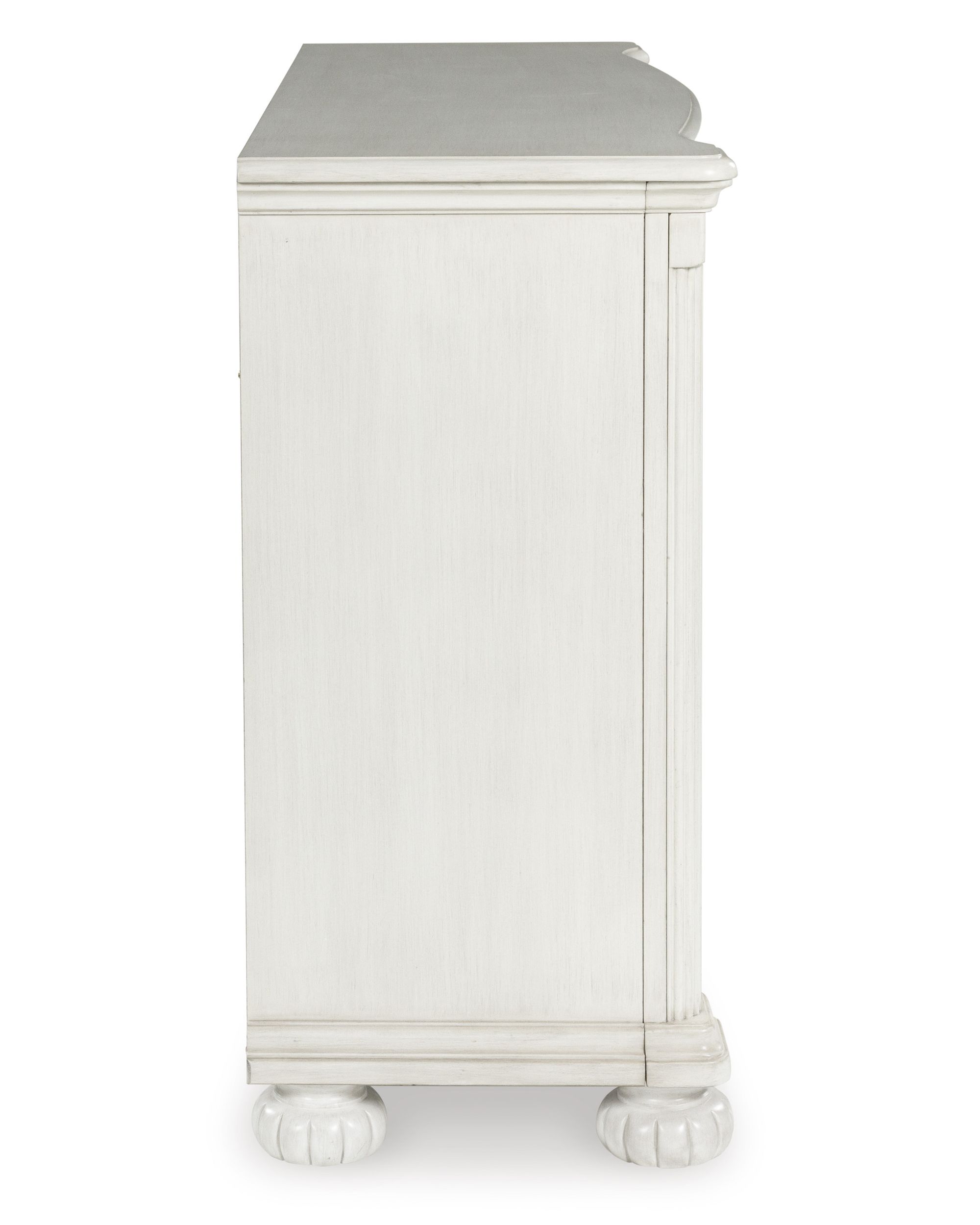Montelaine Wood Dresser w/7 Drawers
