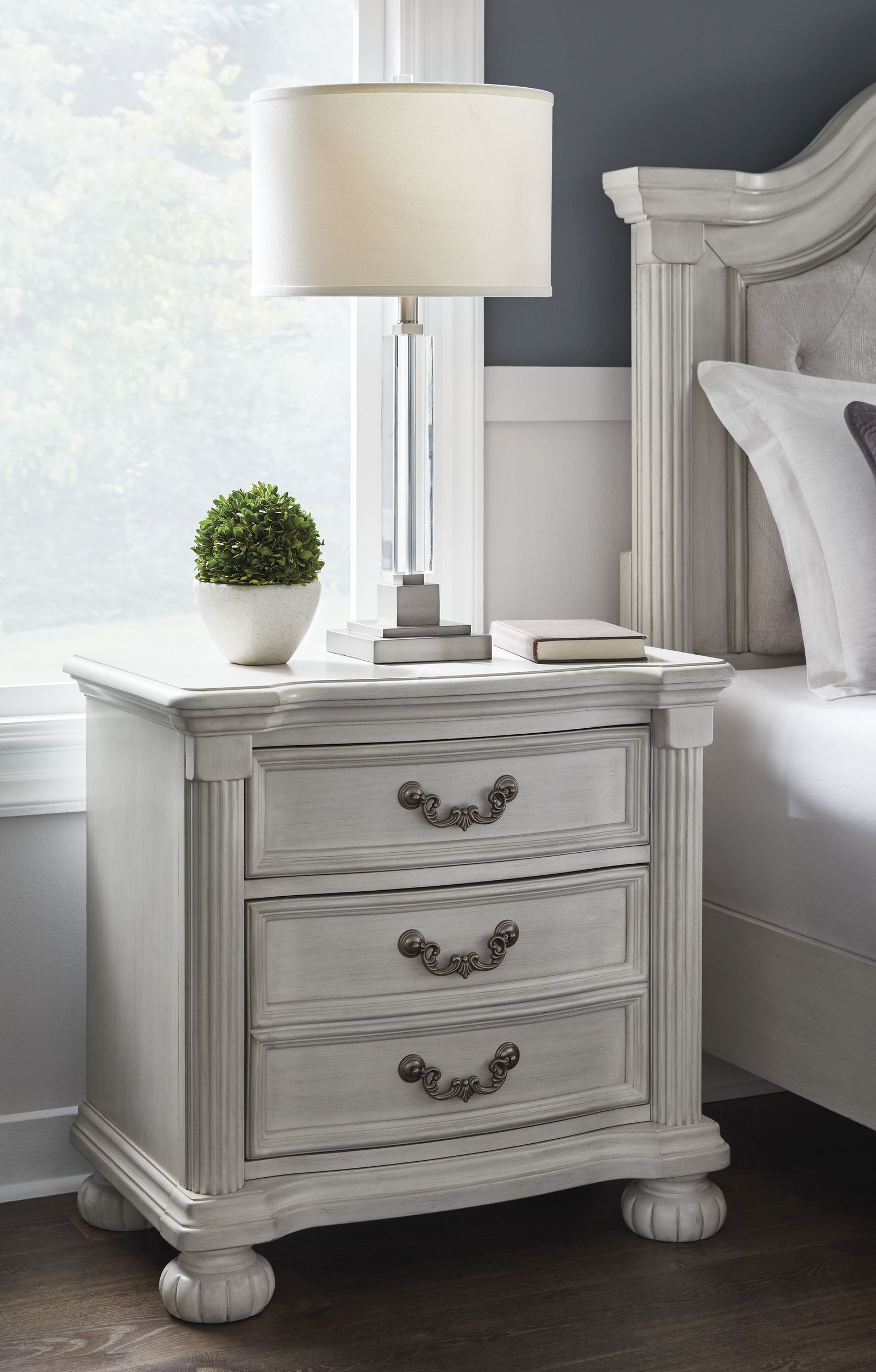 Montelaine Wood/Fabric Upholstered Panel Bedroom Set