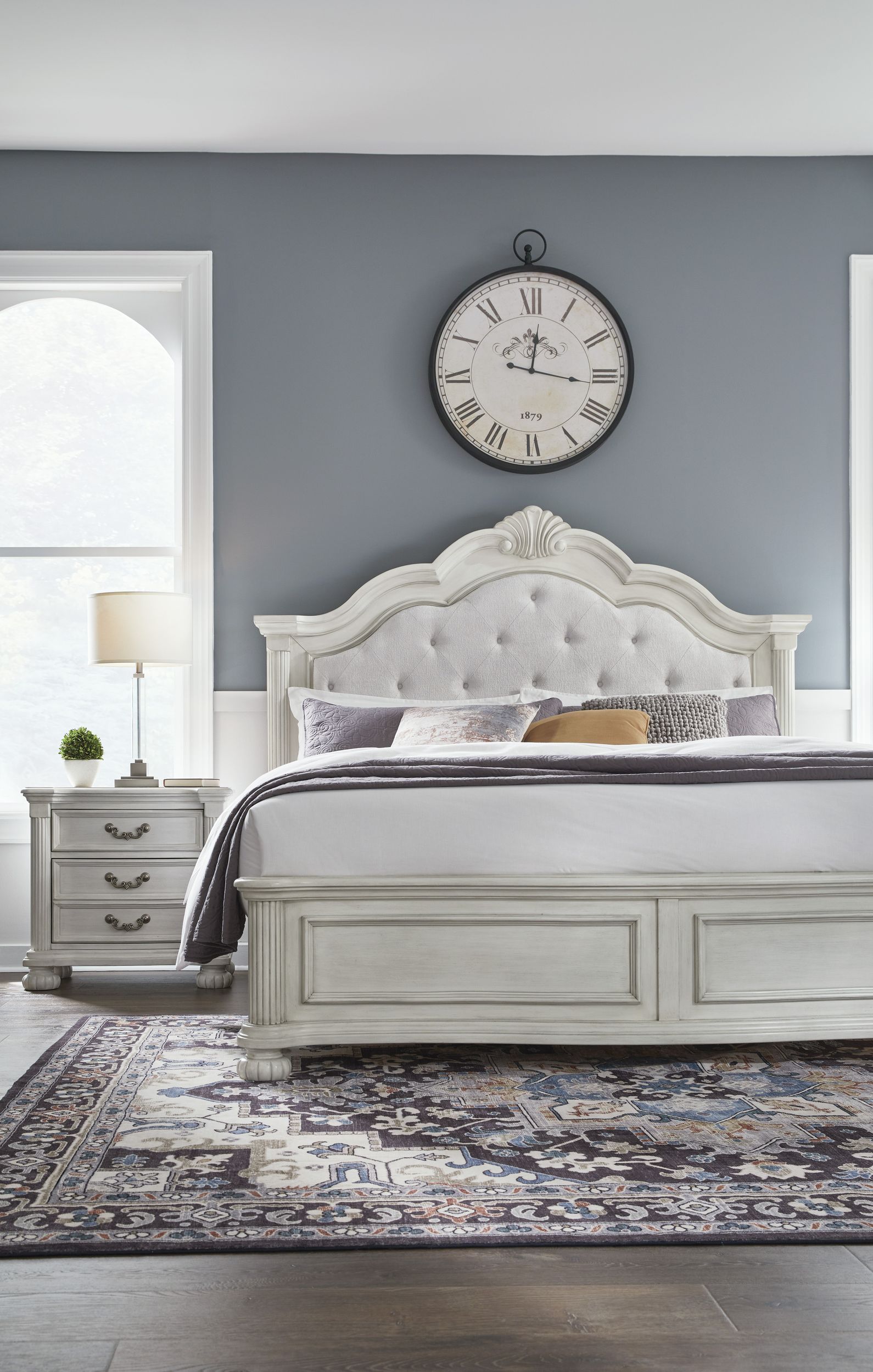 Montelaine Wood/Fabric Upholstered Panel Bedroom Set